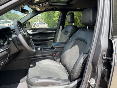 2026 Jeep Grand Cherokee L Laredo Altitude