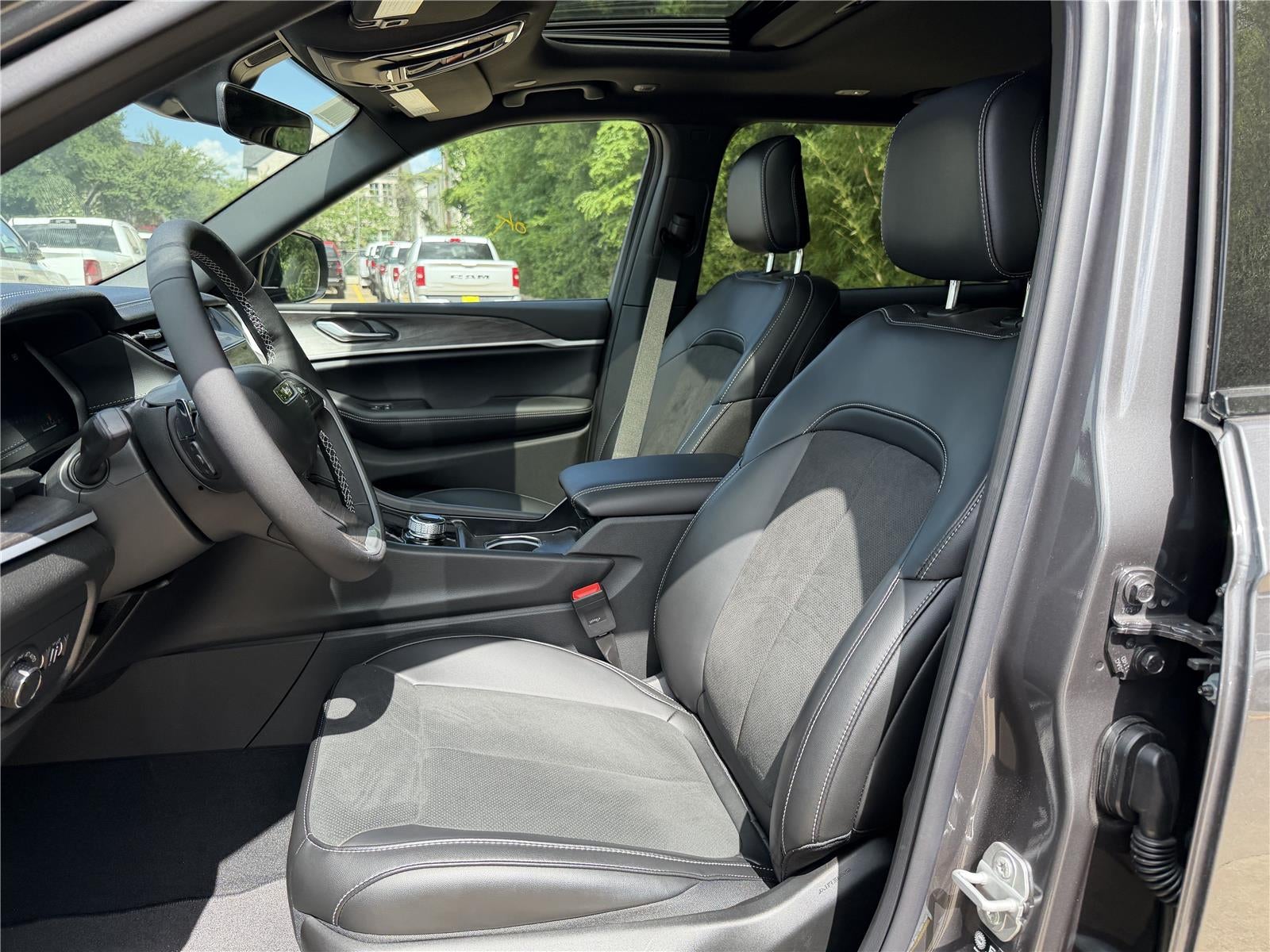 2026 Jeep Grand Cherokee L Laredo Altitude