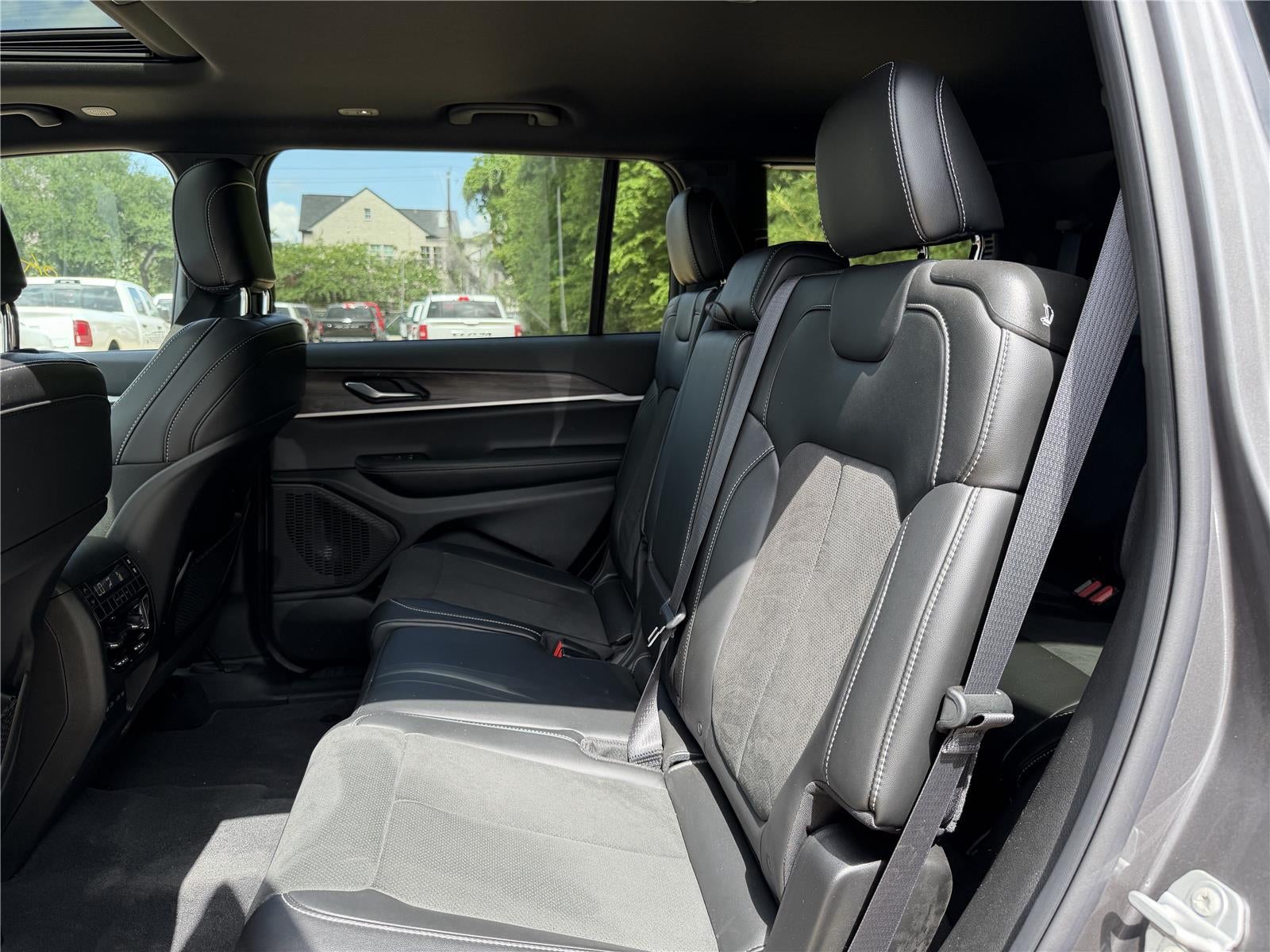 2026 Jeep Grand Cherokee L Laredo Altitude