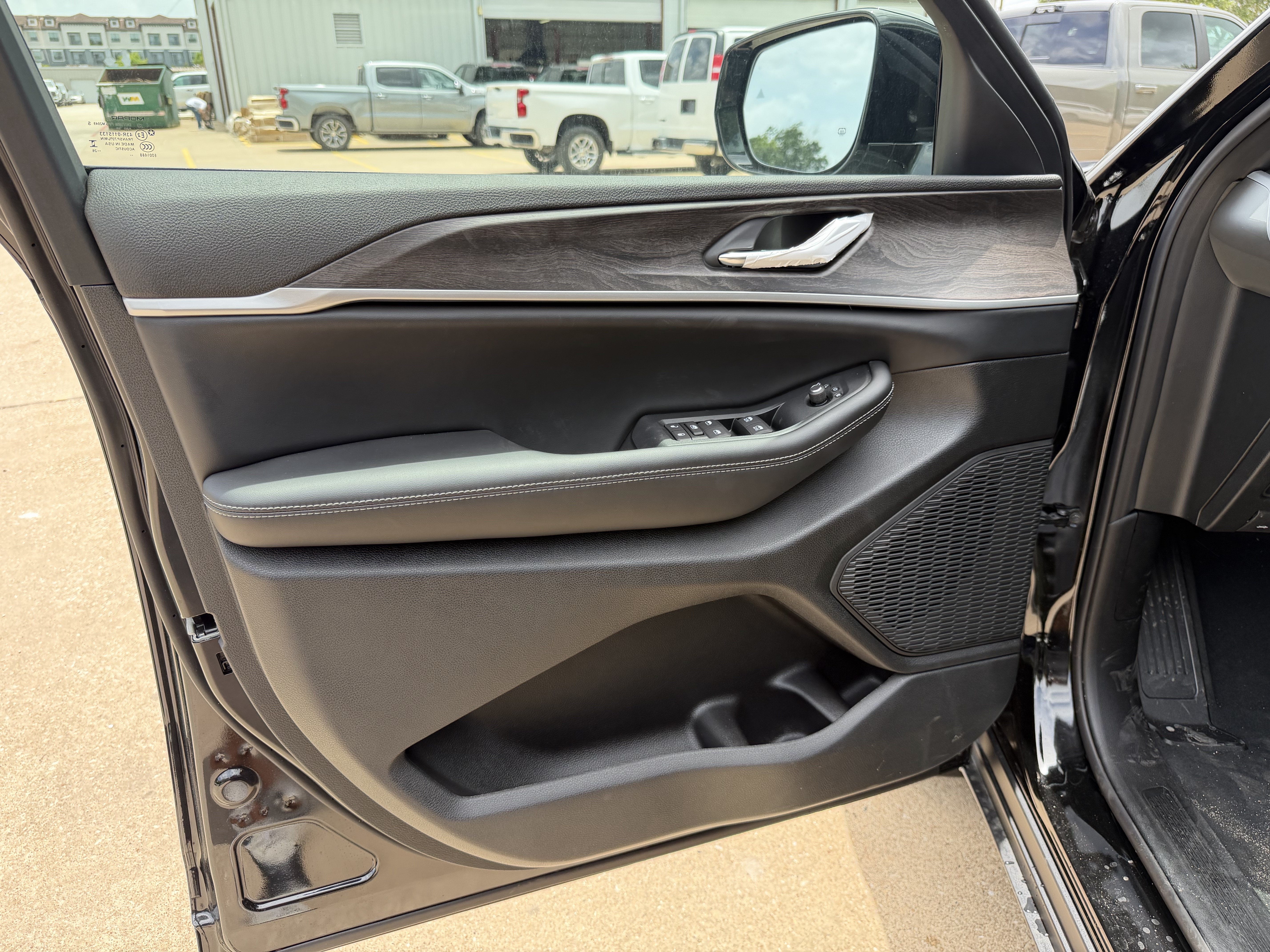 2026 Jeep Grand Cherokee L Laredo Altitude