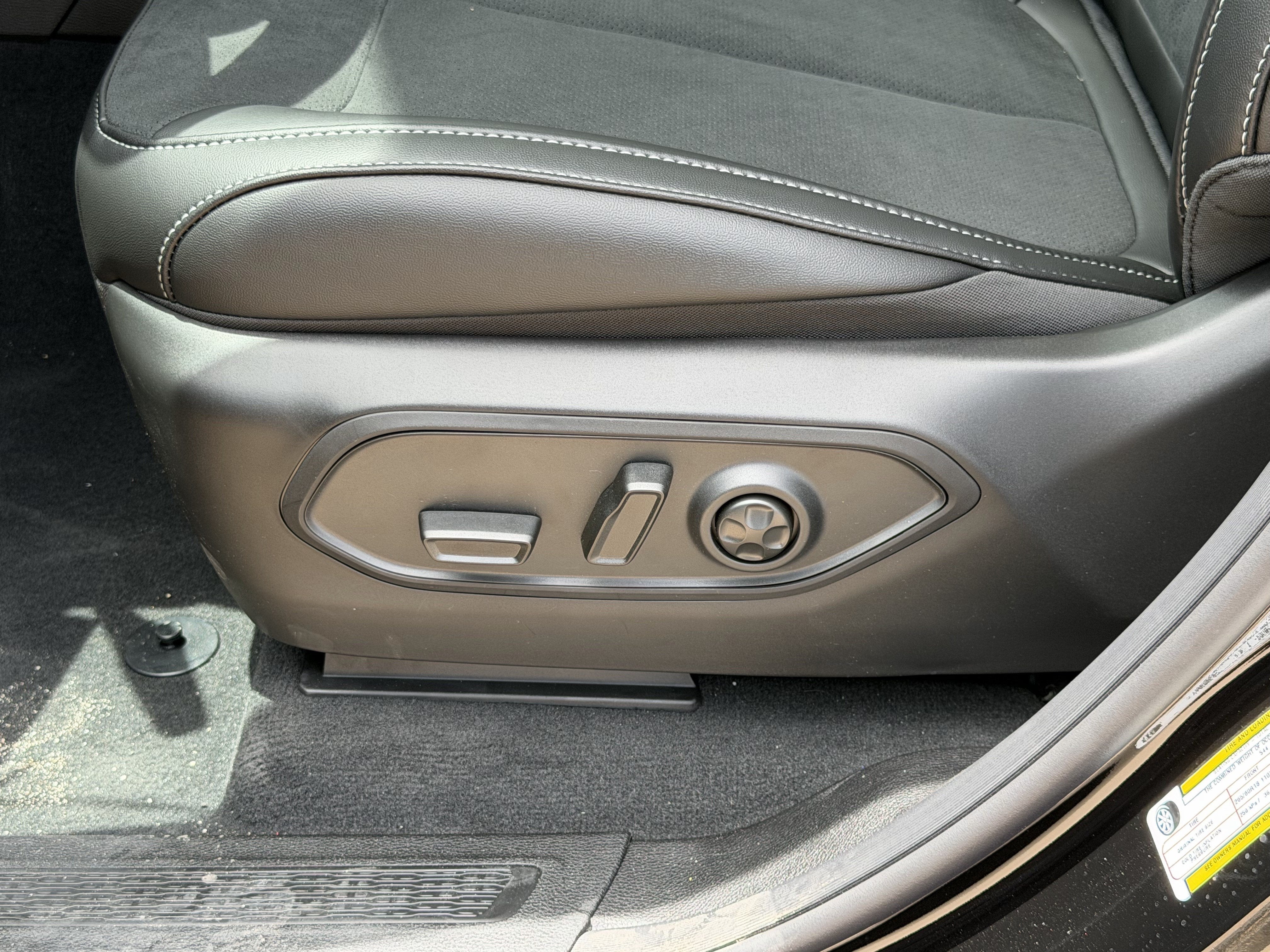 2026 Jeep Grand Cherokee L Laredo Altitude