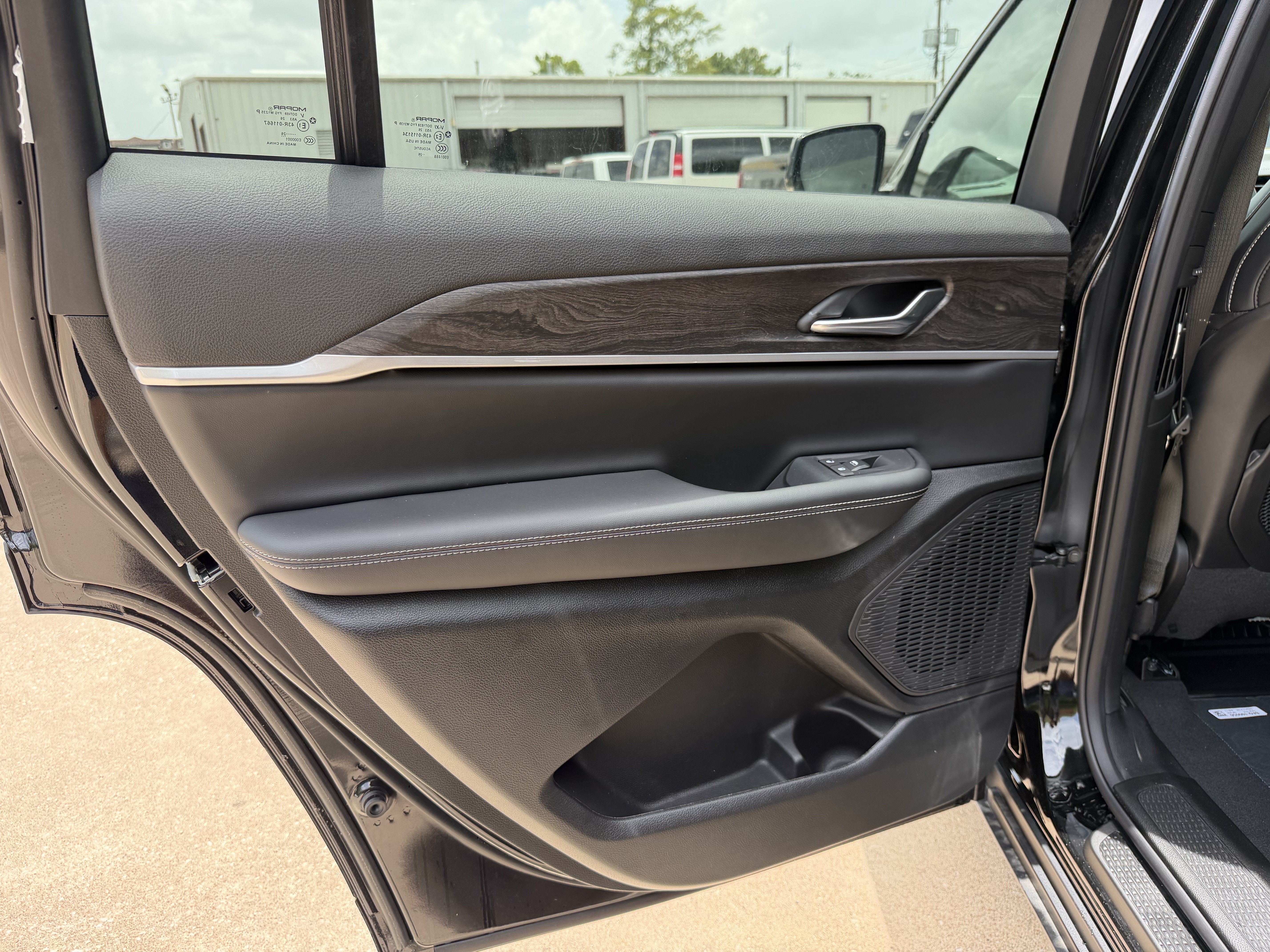 2026 Jeep Grand Cherokee L Laredo Altitude