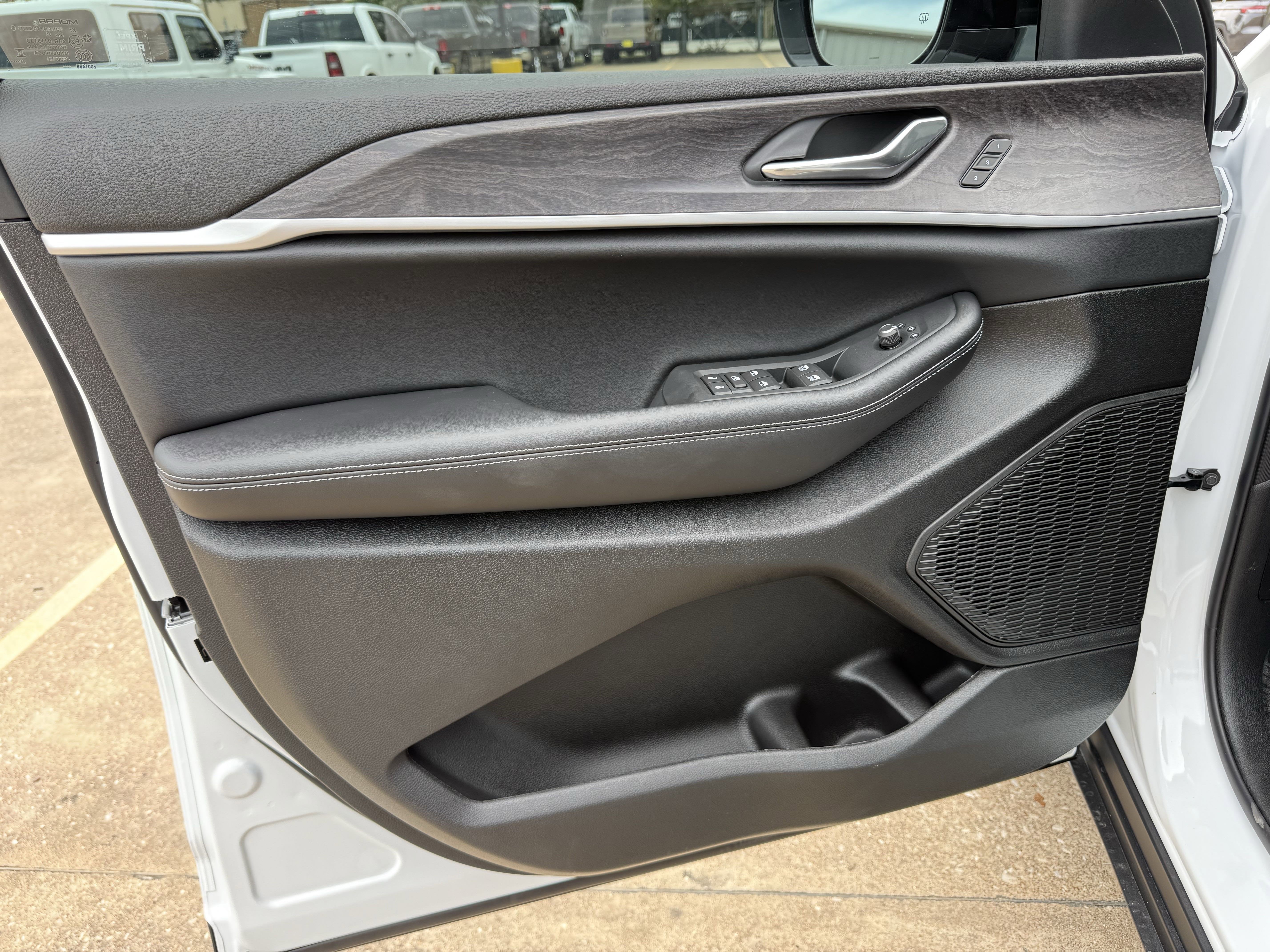 2025 Jeep Grand Cherokee L GRAND CHEROKEE L LIMITED 4X2