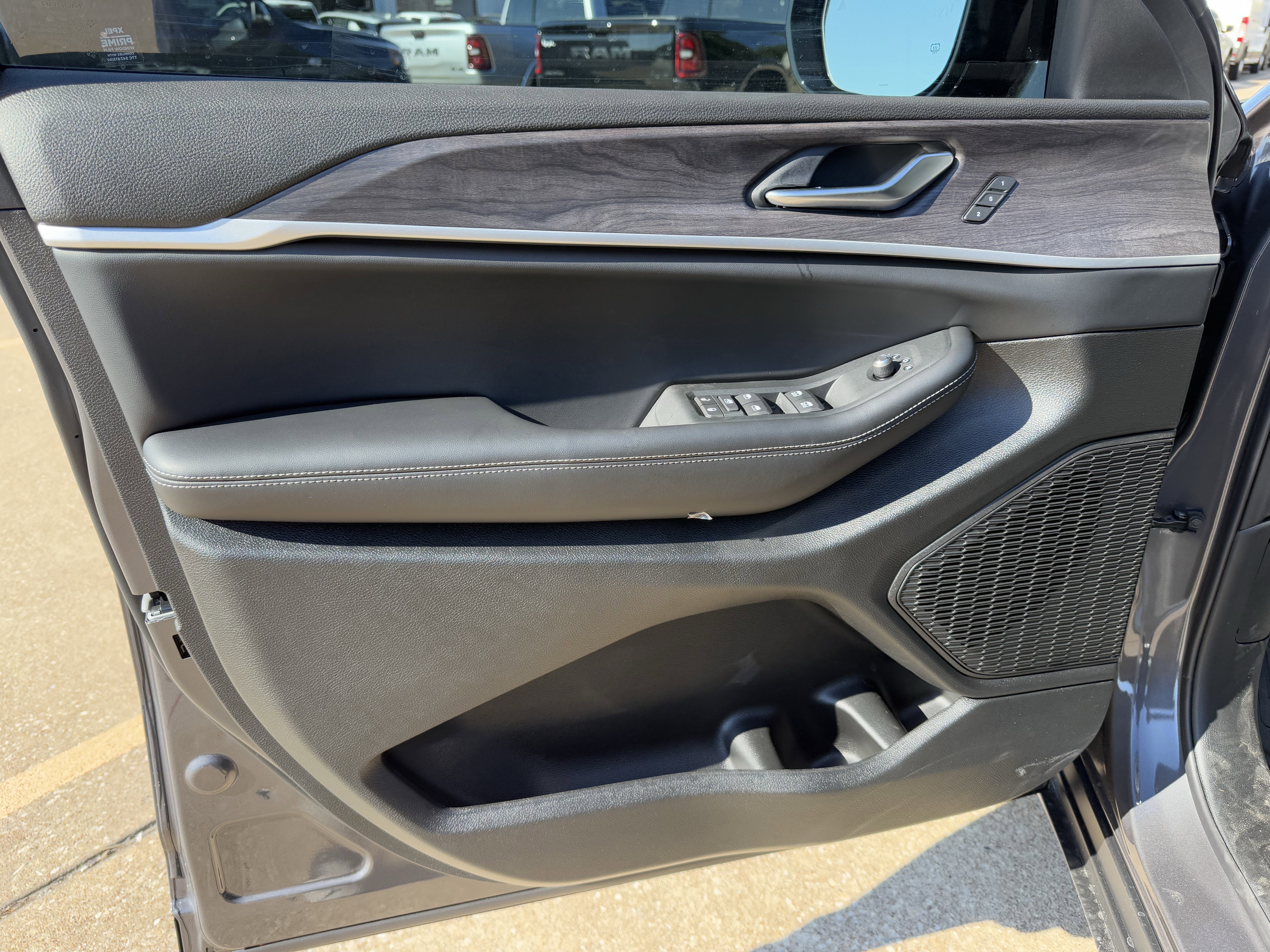 2025 Jeep Grand Cherokee L GRAND CHEROKEE L LIMITED 4X2