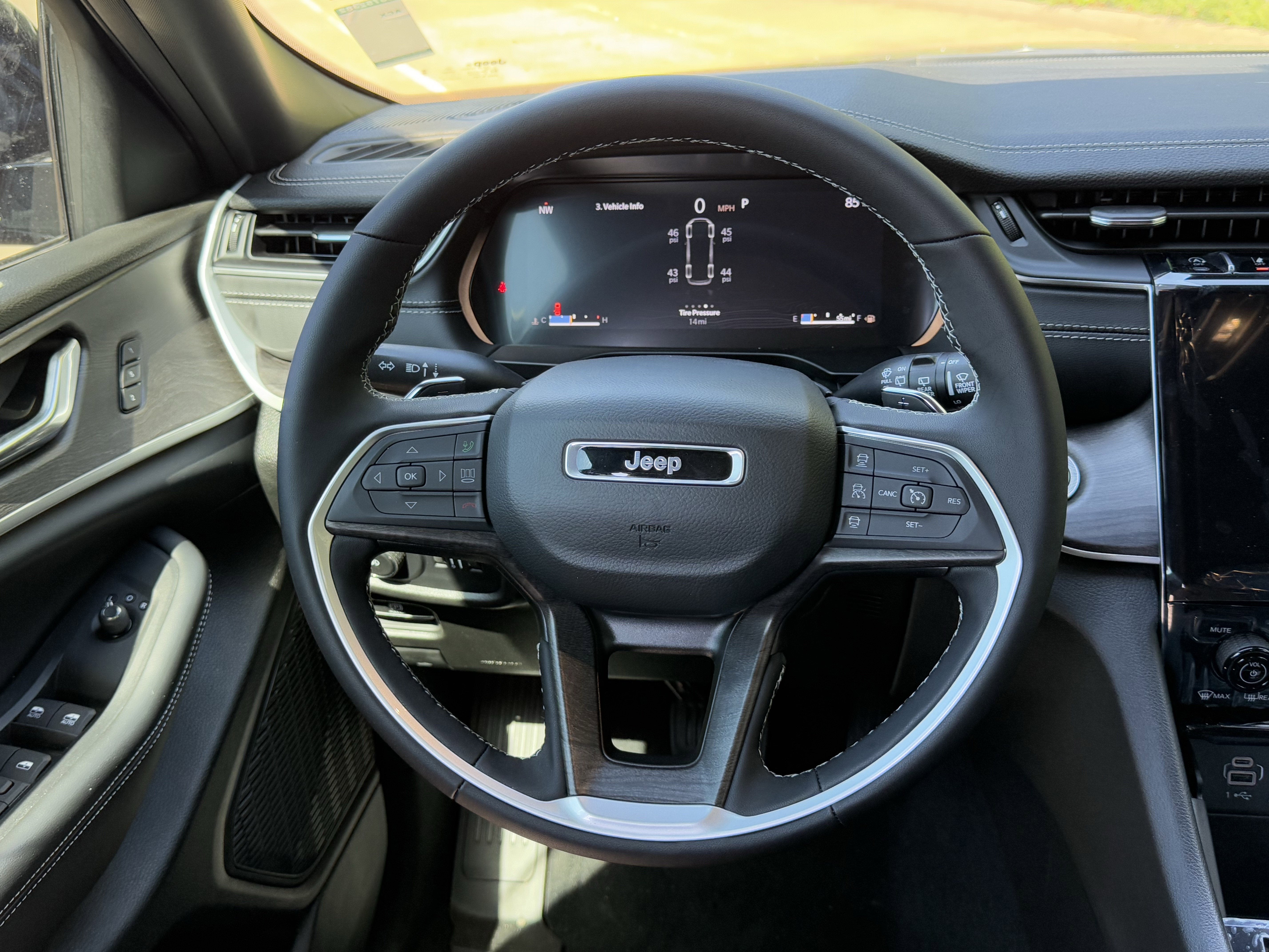 2025 Jeep Grand Cherokee L GRAND CHEROKEE L LIMITED 4X2