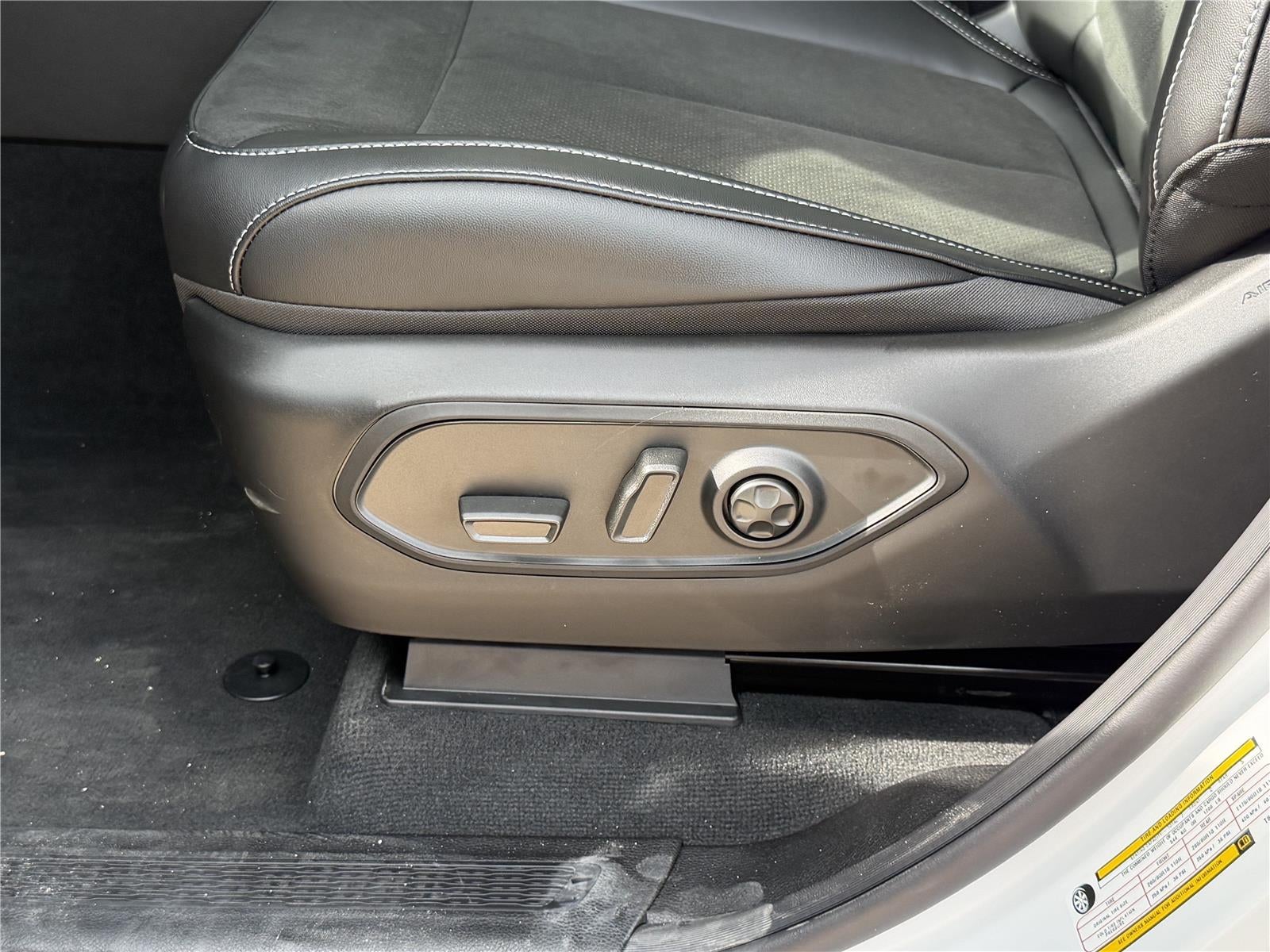 2026 Jeep Grand Cherokee L Laredo Altitude