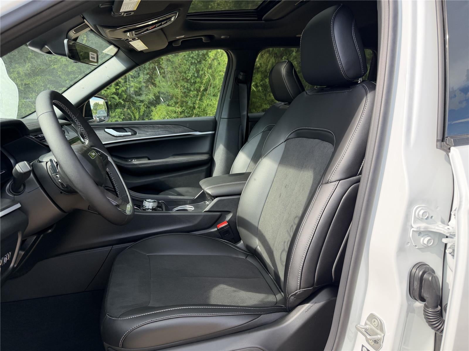 2026 Jeep Grand Cherokee L Laredo Altitude