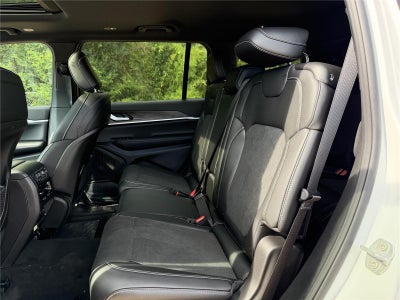 2026 Jeep Grand Cherokee L Laredo Altitude