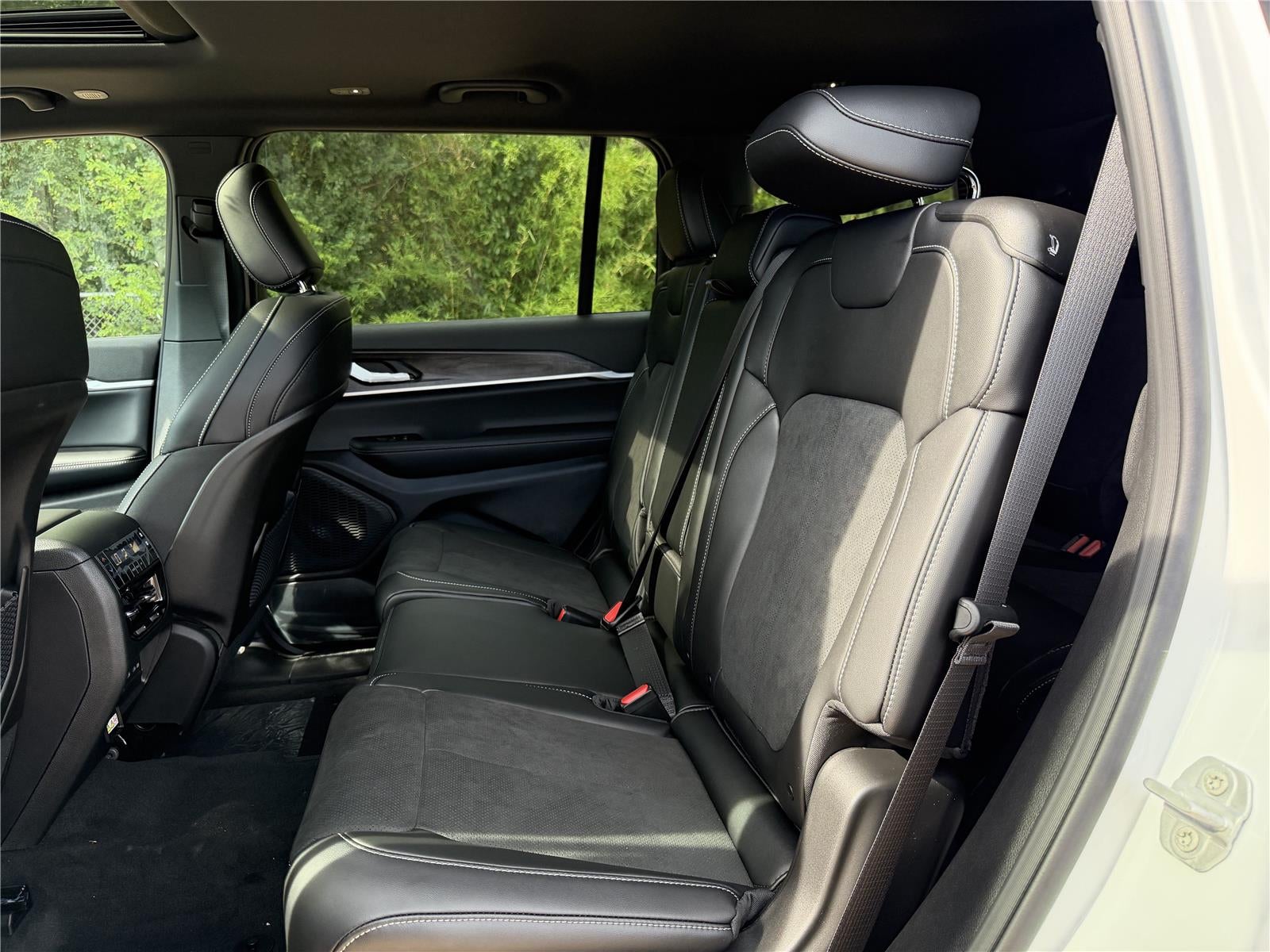2026 Jeep Grand Cherokee L Laredo Altitude