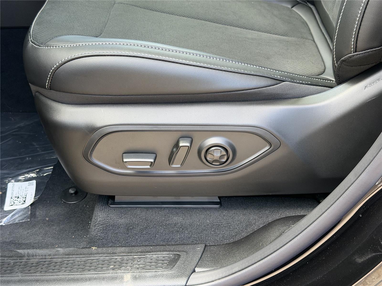 2026 Jeep Grand Cherokee L Laredo Altitude