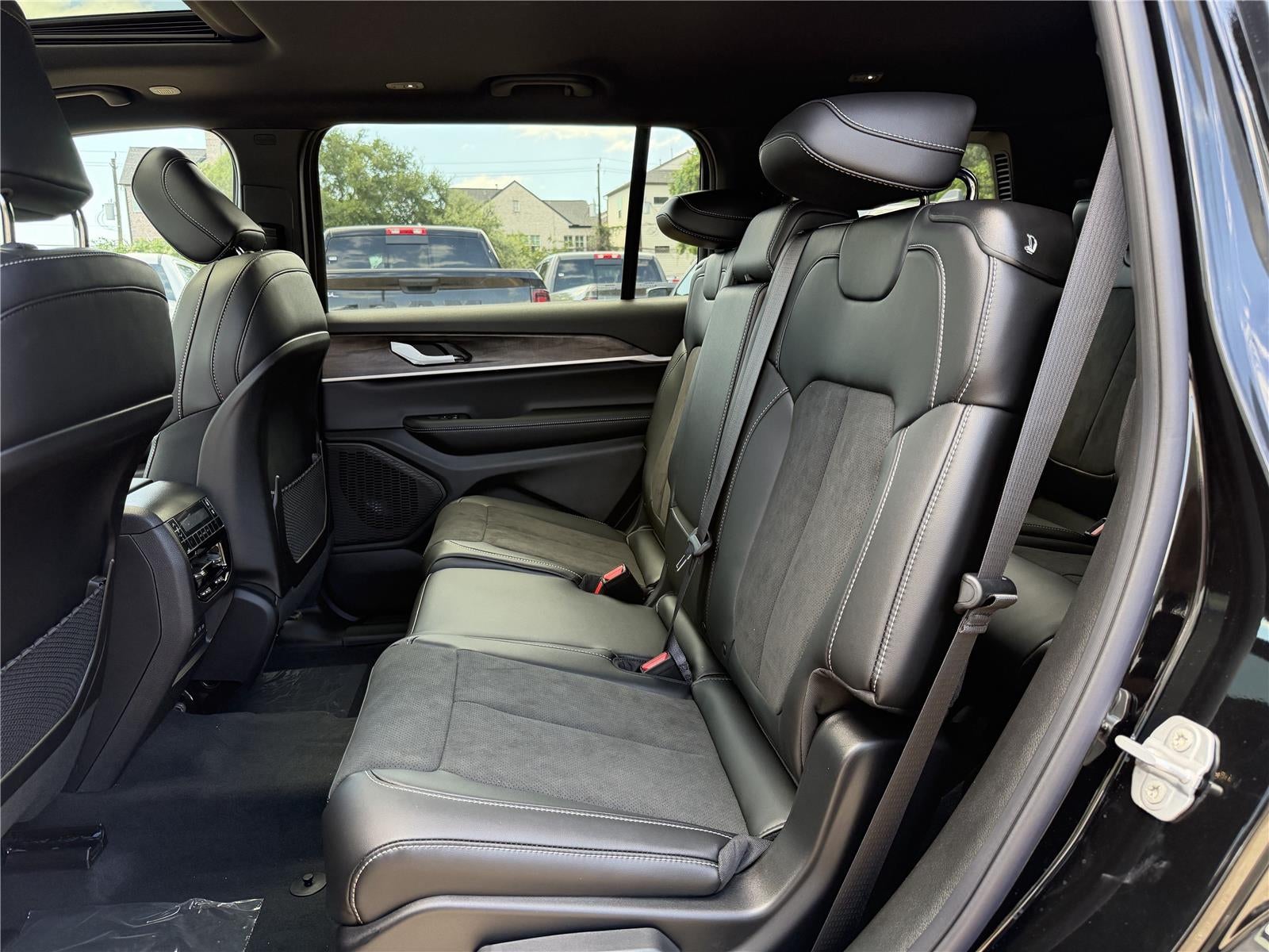 2026 Jeep Grand Cherokee L Laredo Altitude