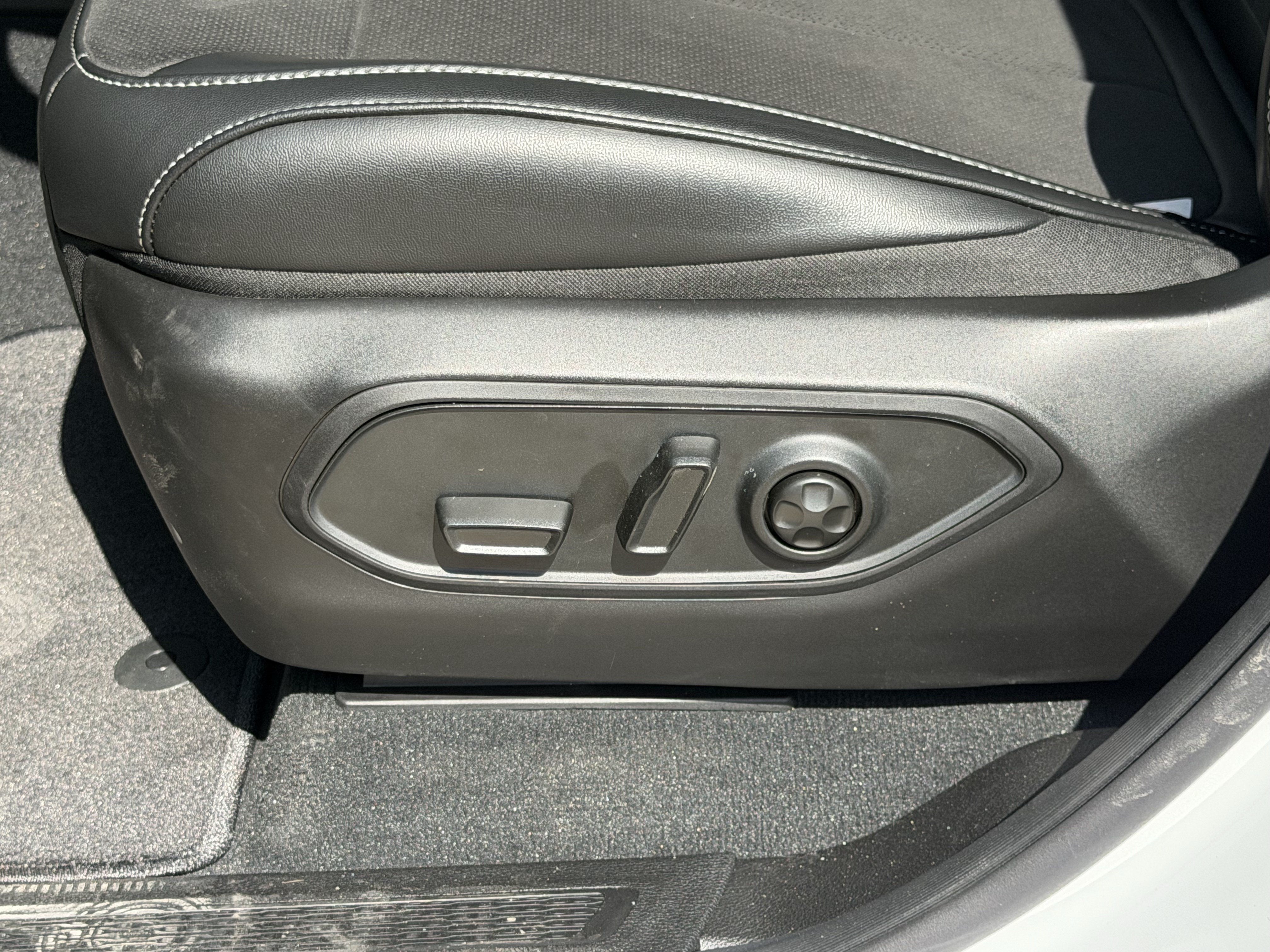 2026 Jeep GRAND CHEROKEE LARE
