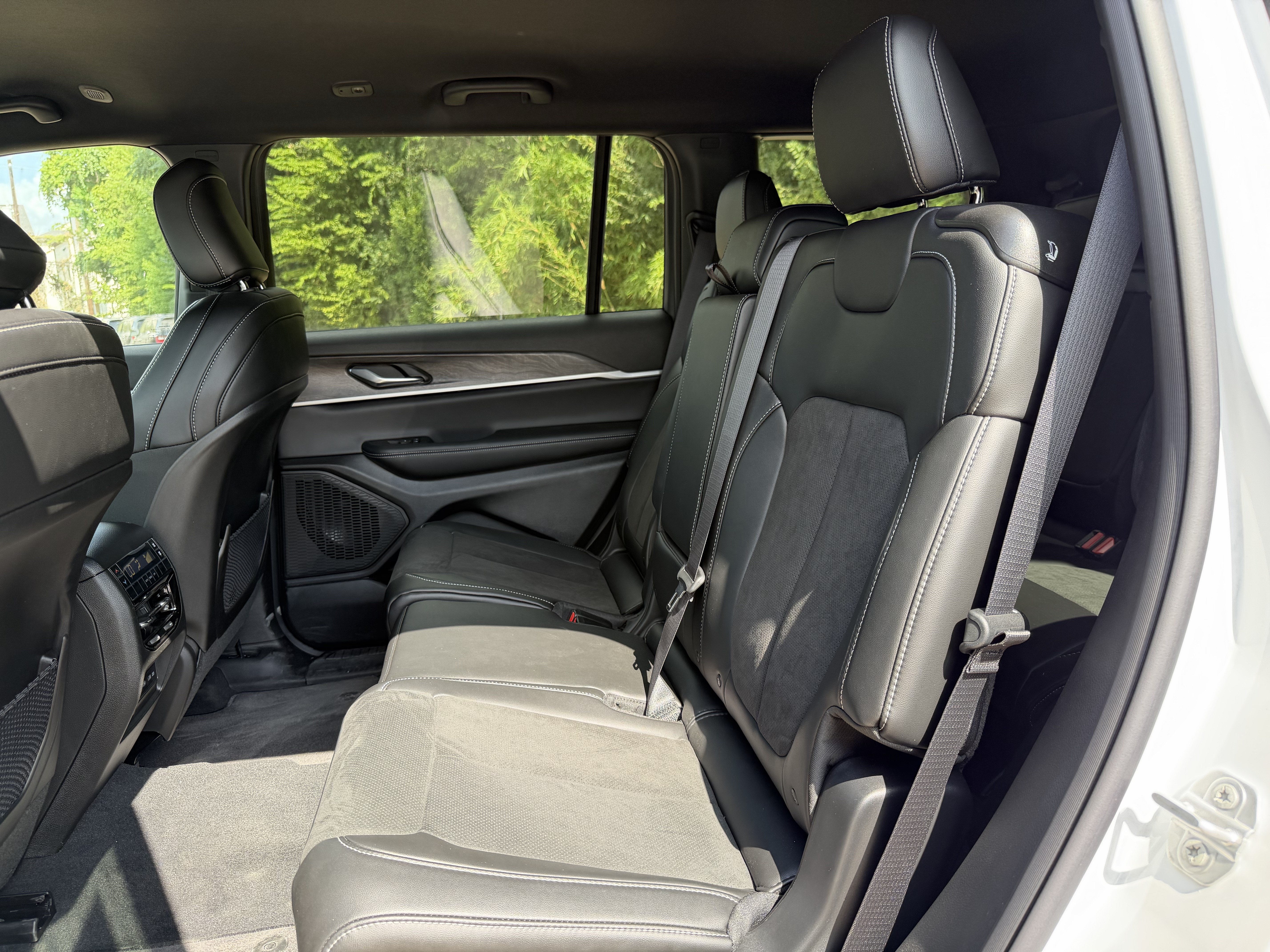 2026 Jeep GRAND CHEROKEE LARE