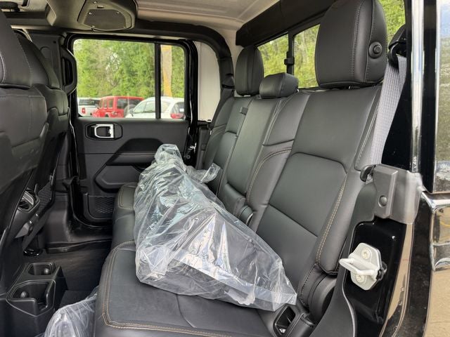 2026 Jeep Gladiator GLADIATOR SAHARA 4X4