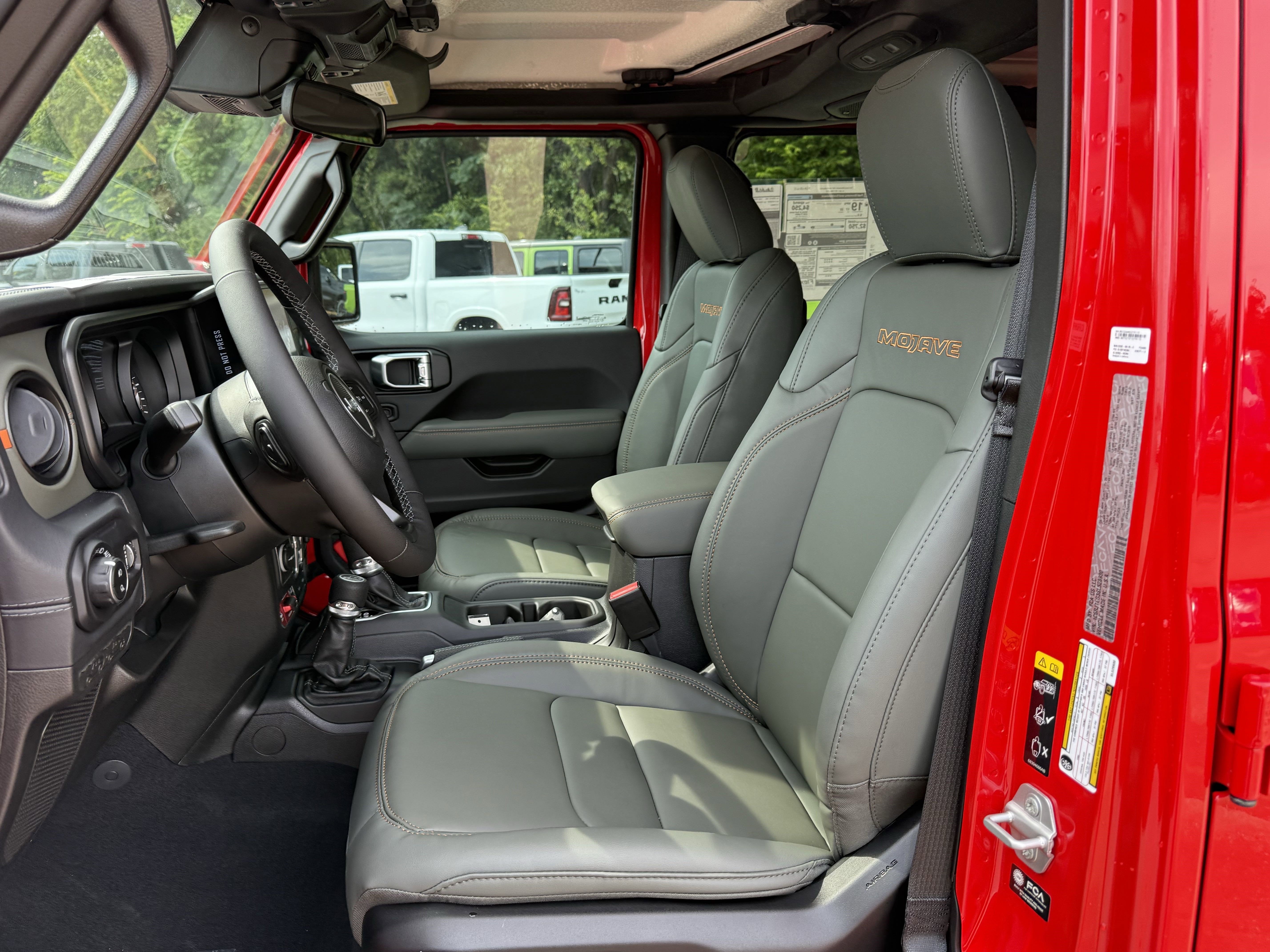 2025 Jeep Gladiator GLADIATOR MOJAVE 4X4