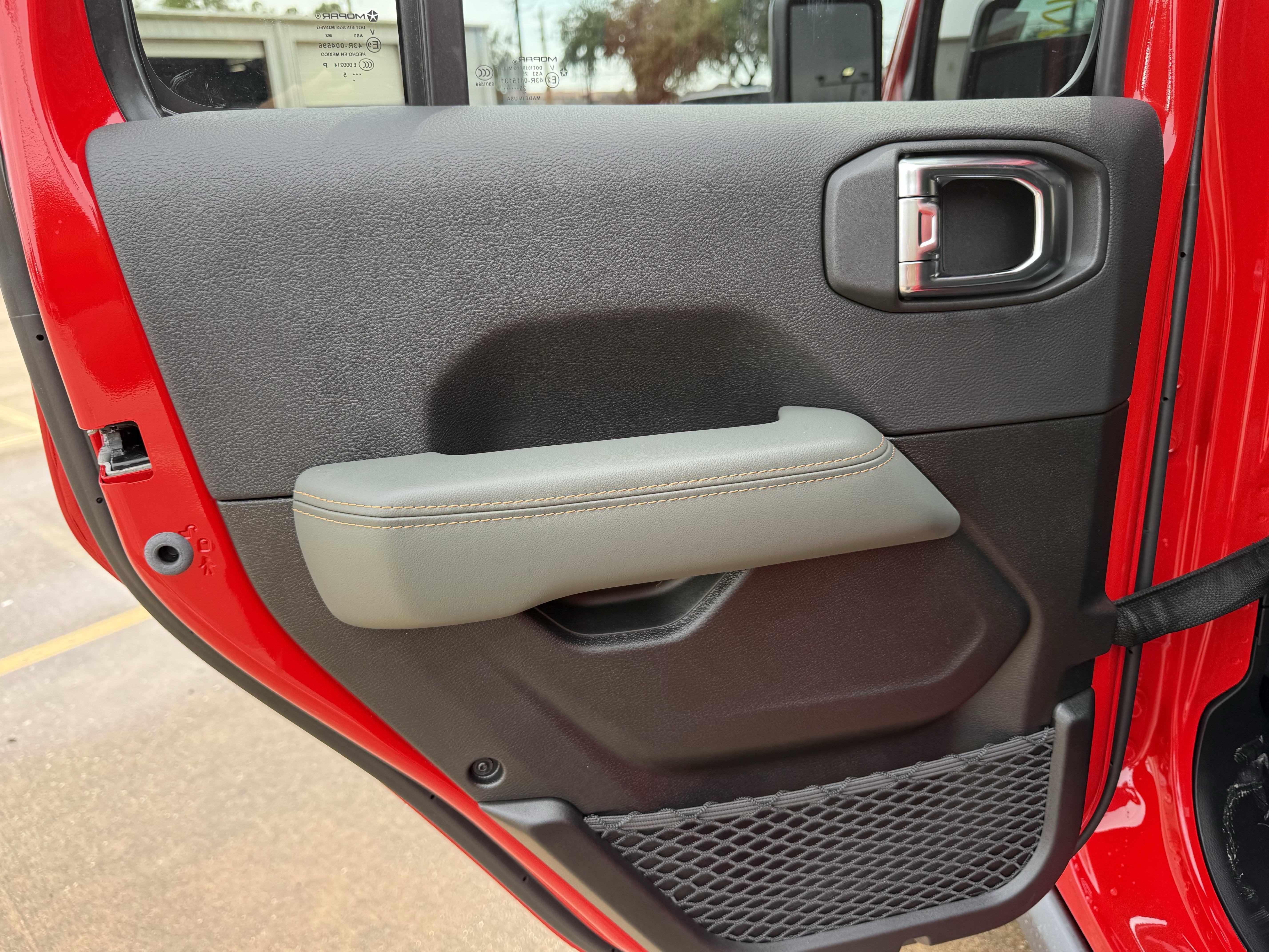 2025 Jeep Gladiator GLADIATOR MOJAVE 4X4