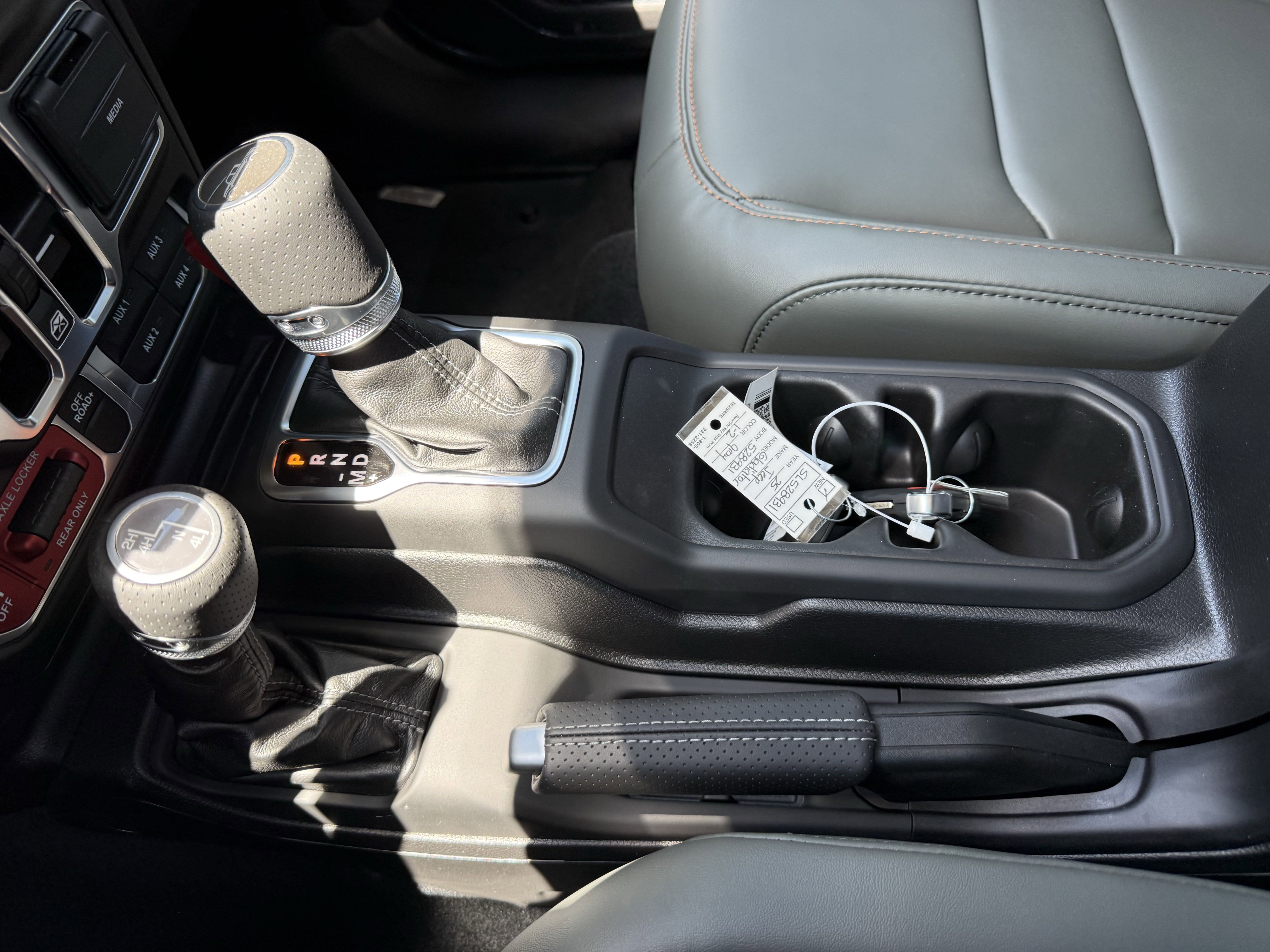 2025 Jeep Gladiator GLADIATOR MOJAVE 4X4