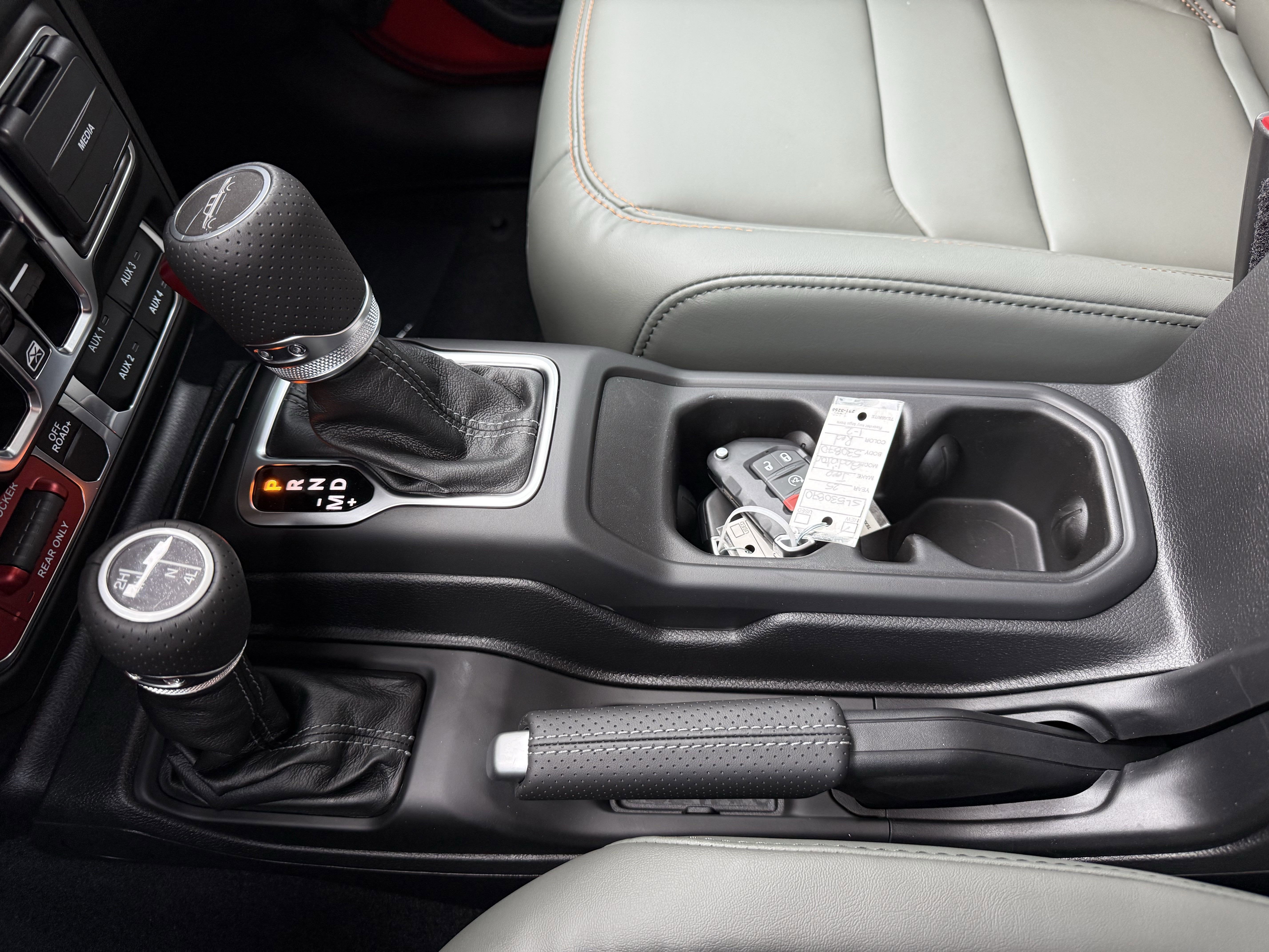 2025 Jeep Gladiator GLADIATOR MOJAVE 4X4