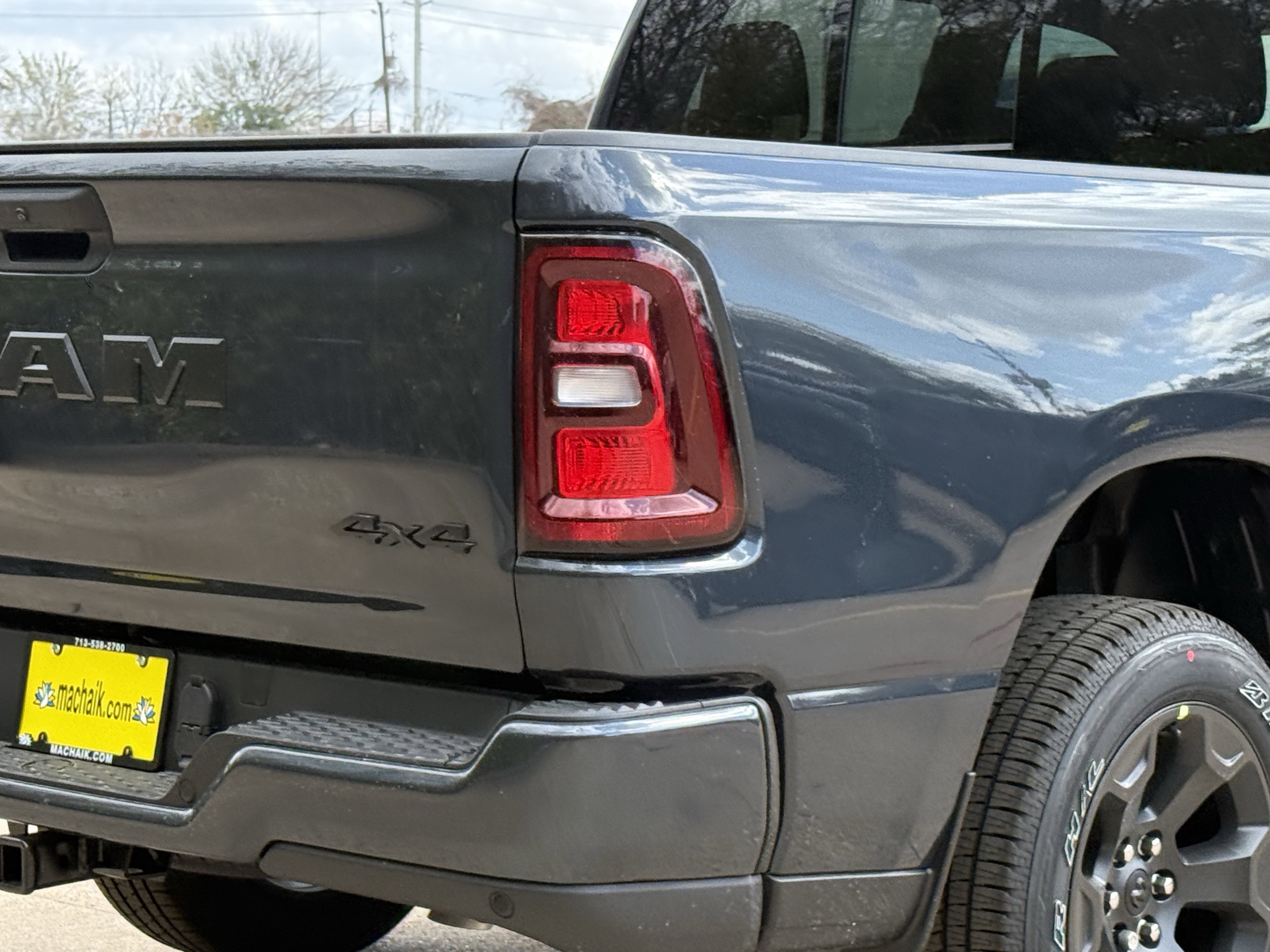 2026 RAM 1500 EXPRESS CREW CAB 4X4 5'7' BOX