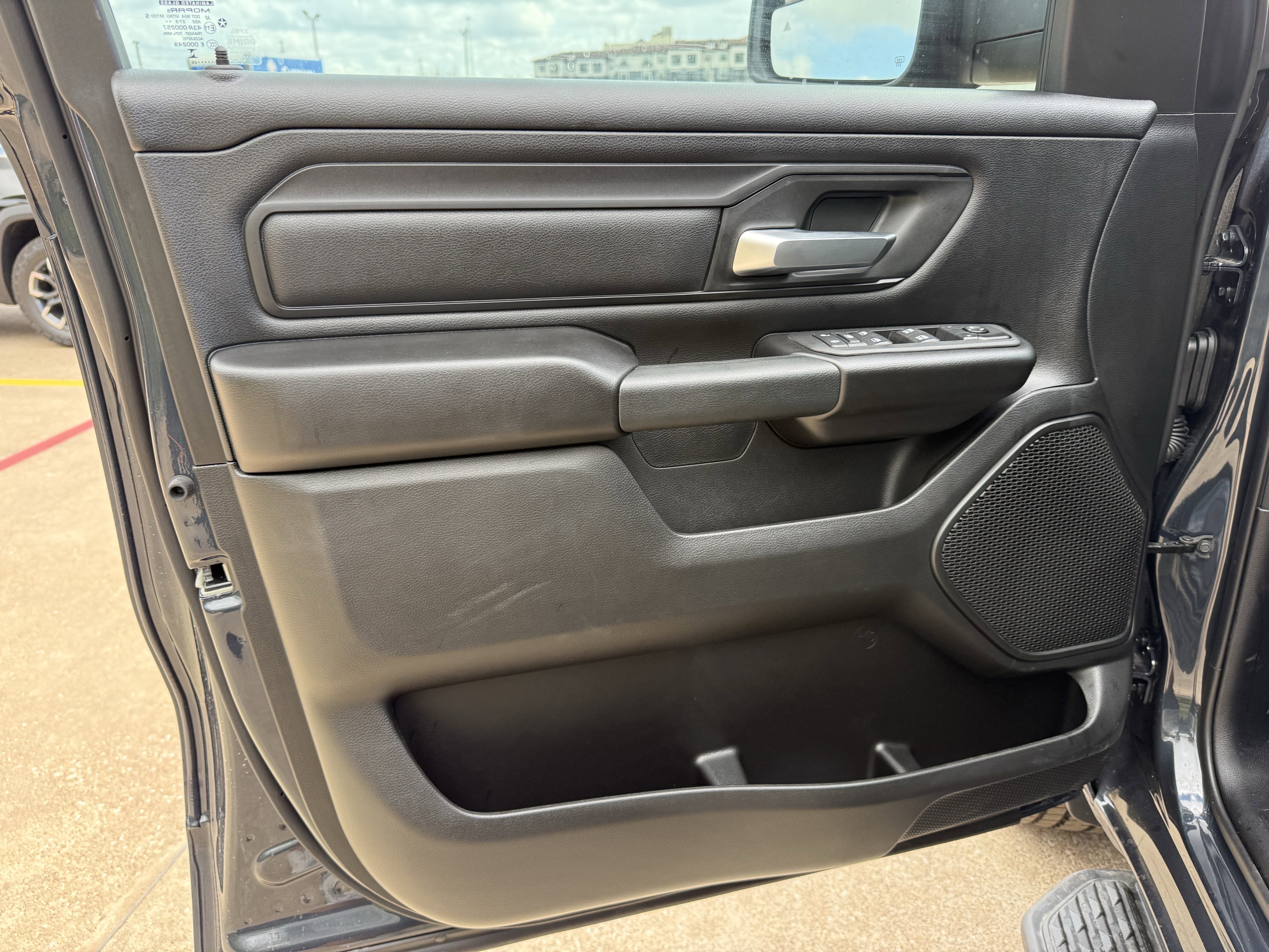 2026 RAM 1500 EXPRESS CREW CAB 4X4 5'7' BOX