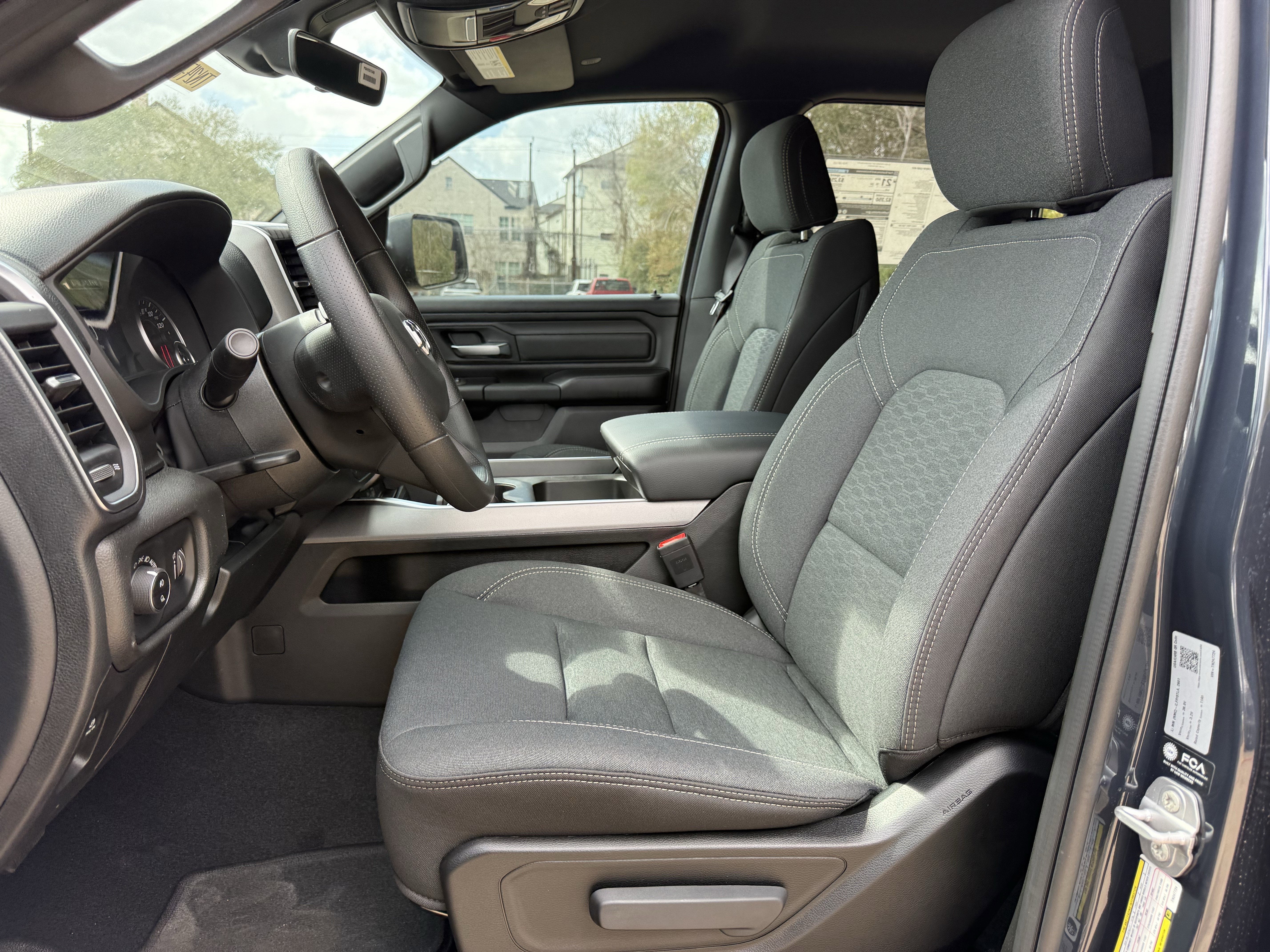 2026 RAM 1500 EXPRESS CREW CAB 4X4 5'7' BOX