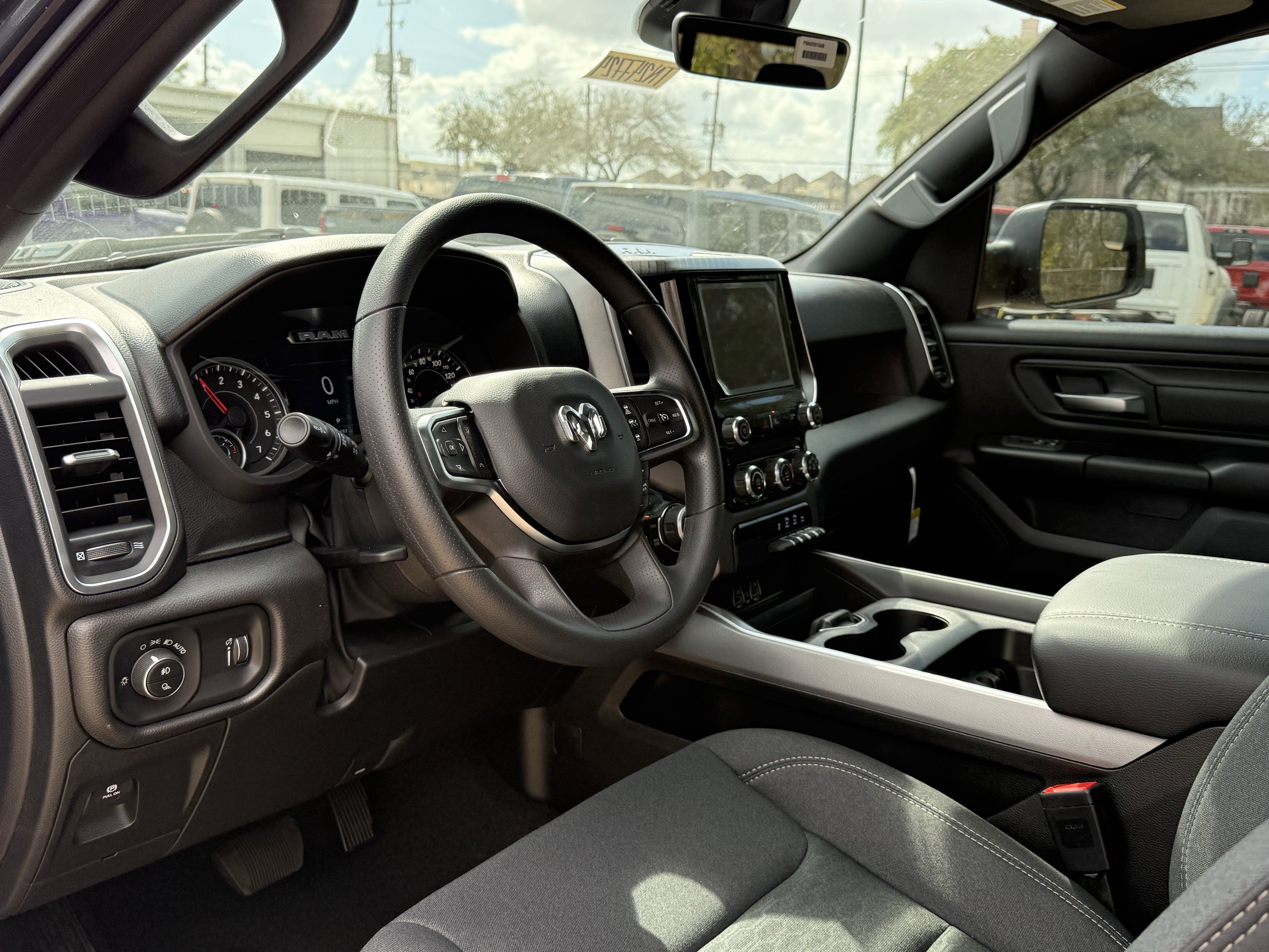 2026 RAM 1500 EXPRESS CREW CAB 4X4 5'7' BOX