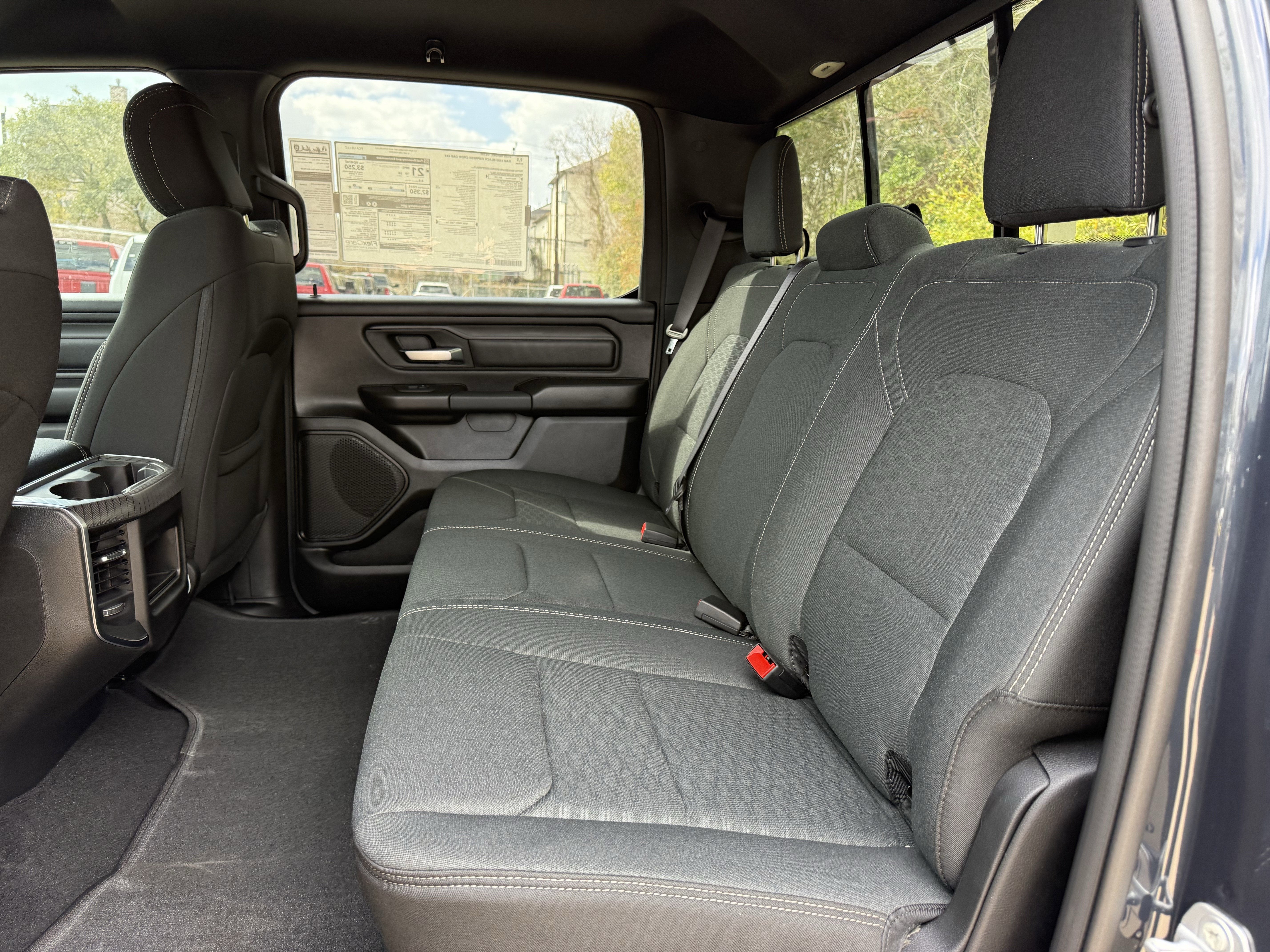 2026 RAM 1500 EXPRESS CREW CAB 4X4 5'7' BOX