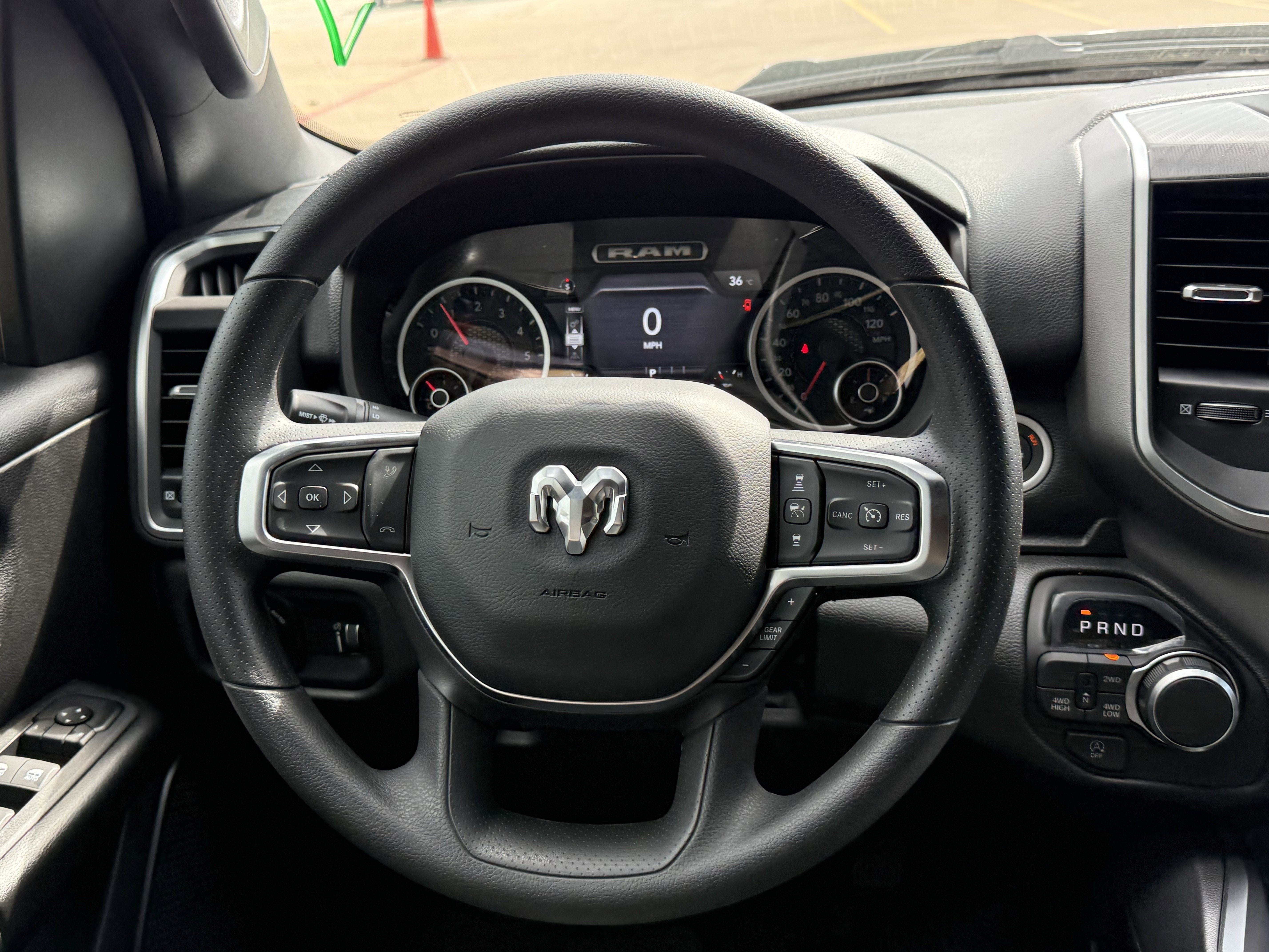 2026 RAM 1500 EXPRESS CREW CAB 4X4 5'7' BOX