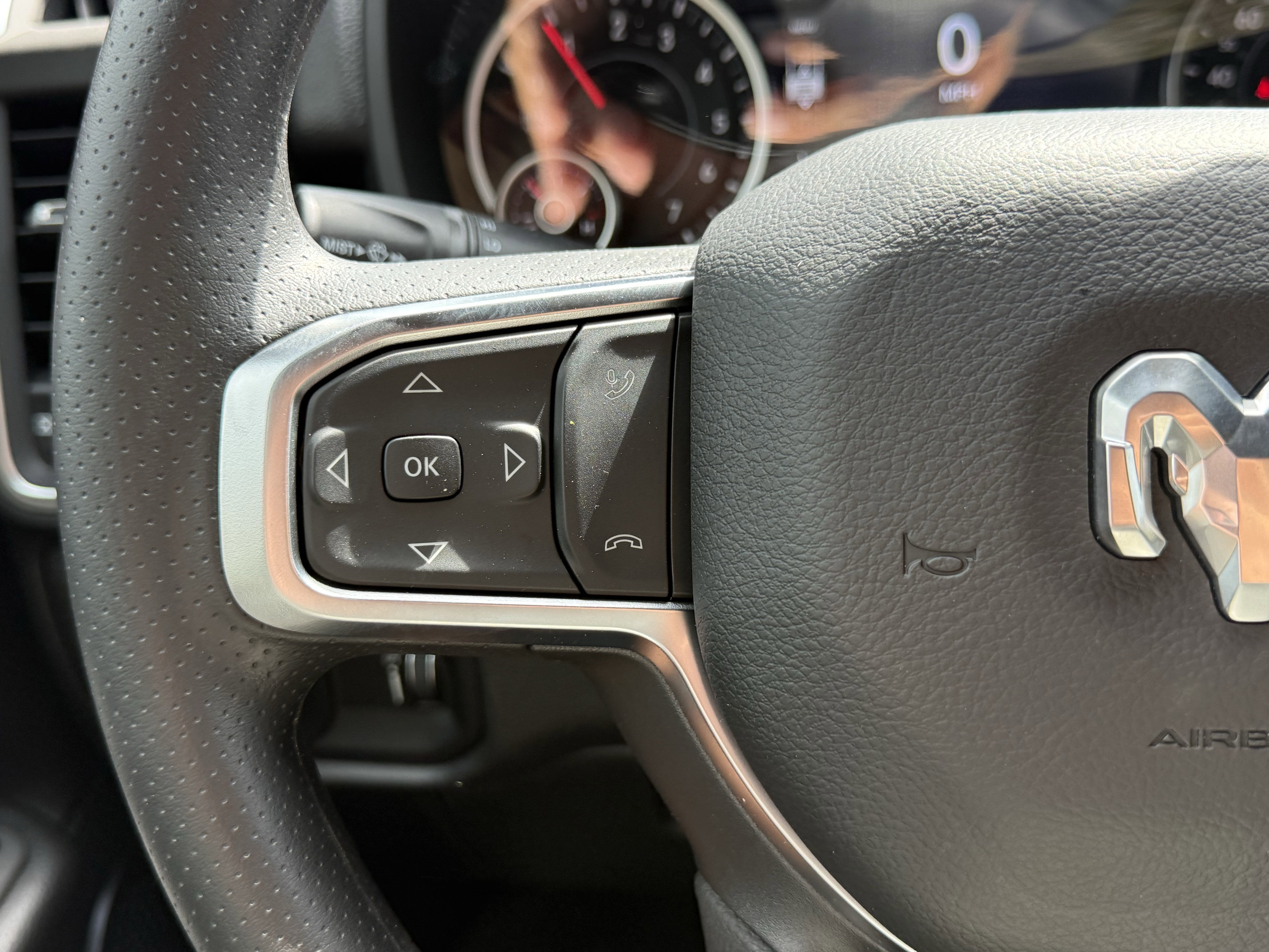 2026 RAM 1500 EXPRESS CREW CAB 4X4 5'7' BOX