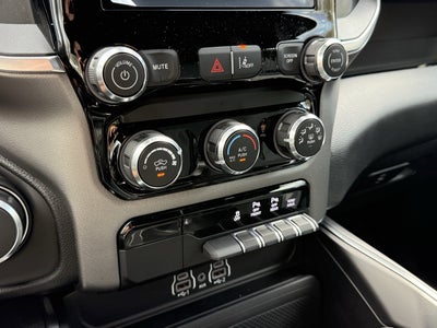 2026 RAM 1500 EXPRESS CREW CAB 4X4 5'7' BOX