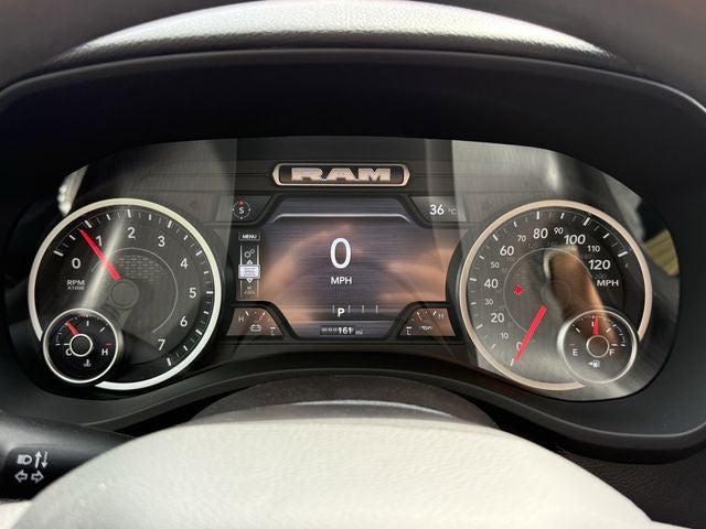 2026 RAM 1500 EXPRESS CREW CAB 4X4 5'7' BOX