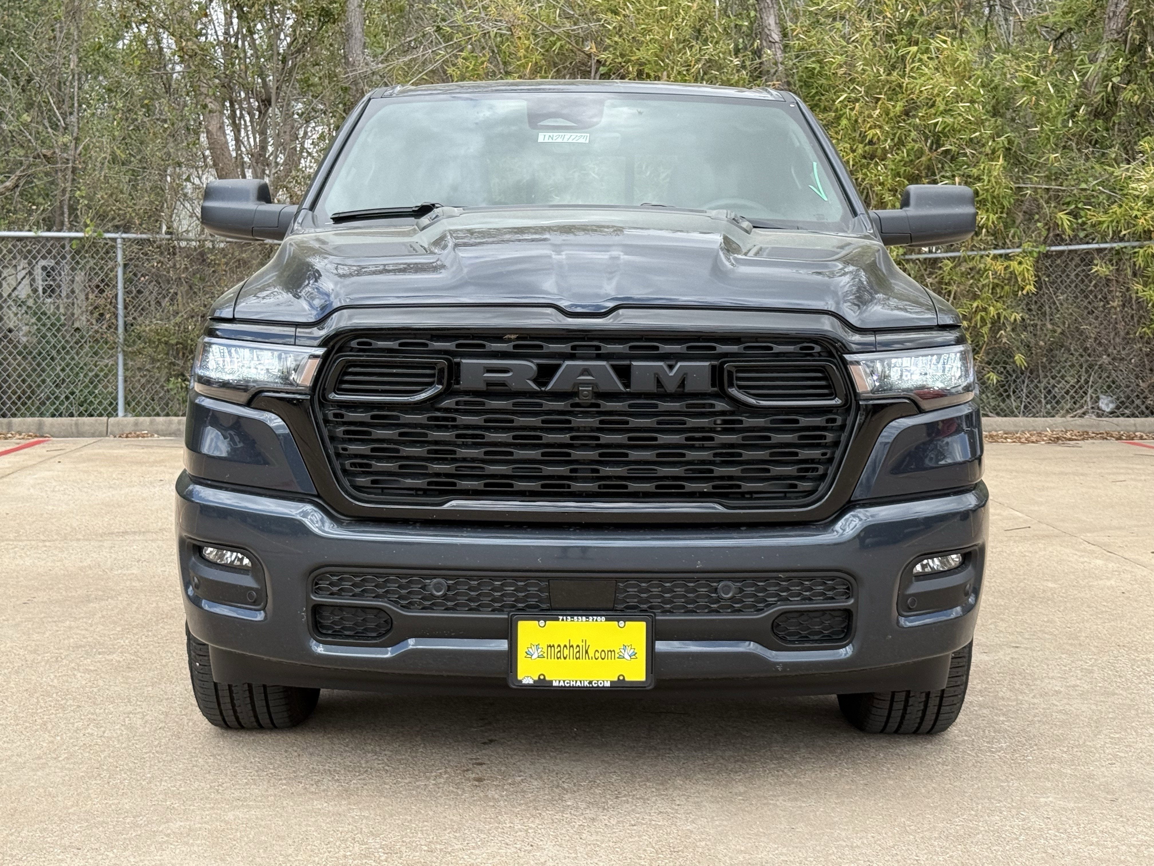 2026 RAM 1500 EXPRESS CREW CAB 4X4 5'7' BOX