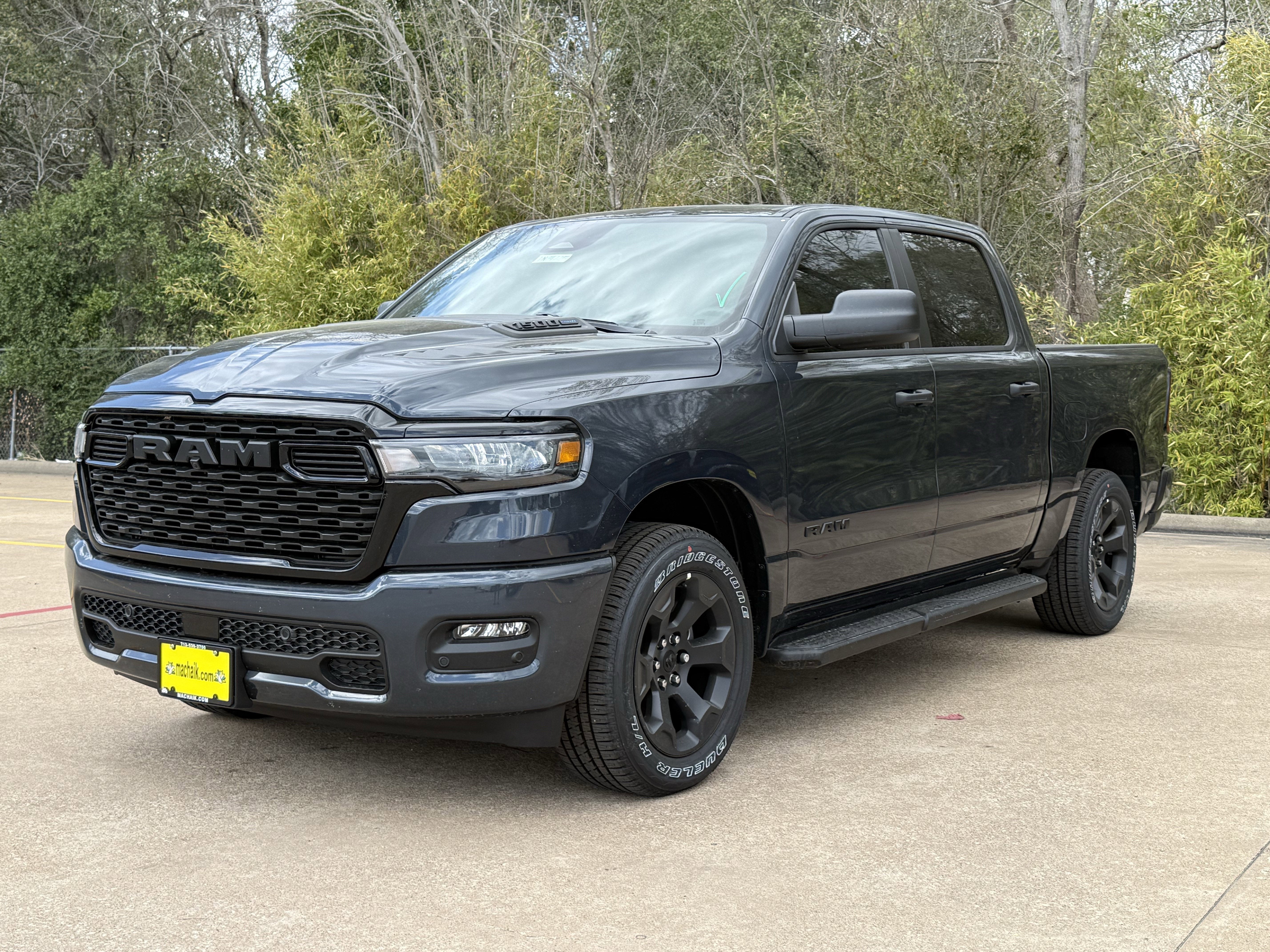 2026 RAM 1500 EXPRESS CREW CAB 4X4 5'7' BOX