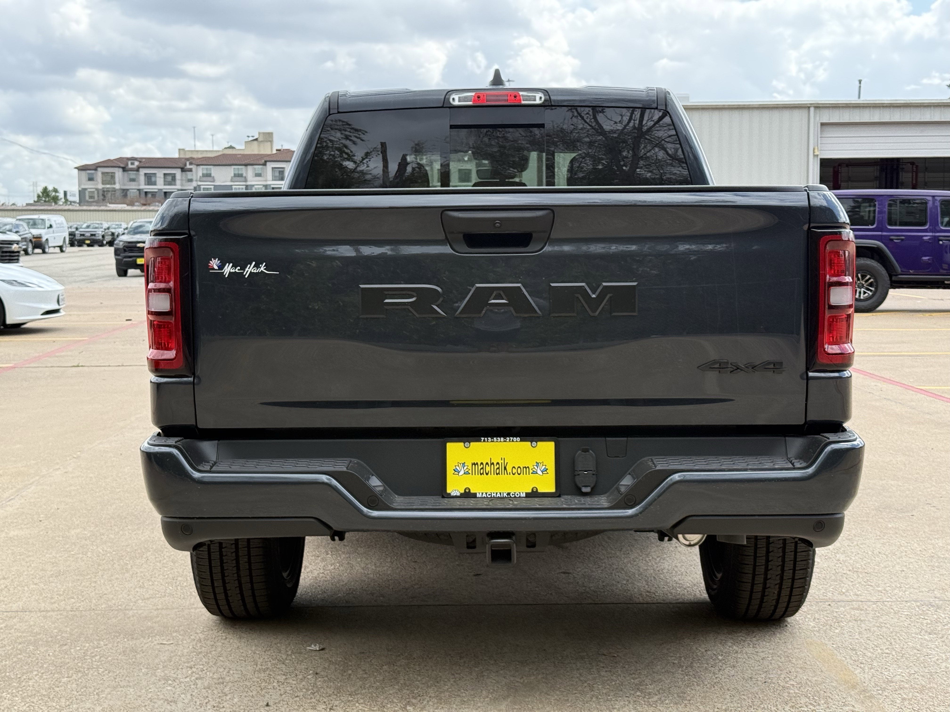 2026 RAM 1500 EXPRESS CREW CAB 4X4 5'7' BOX