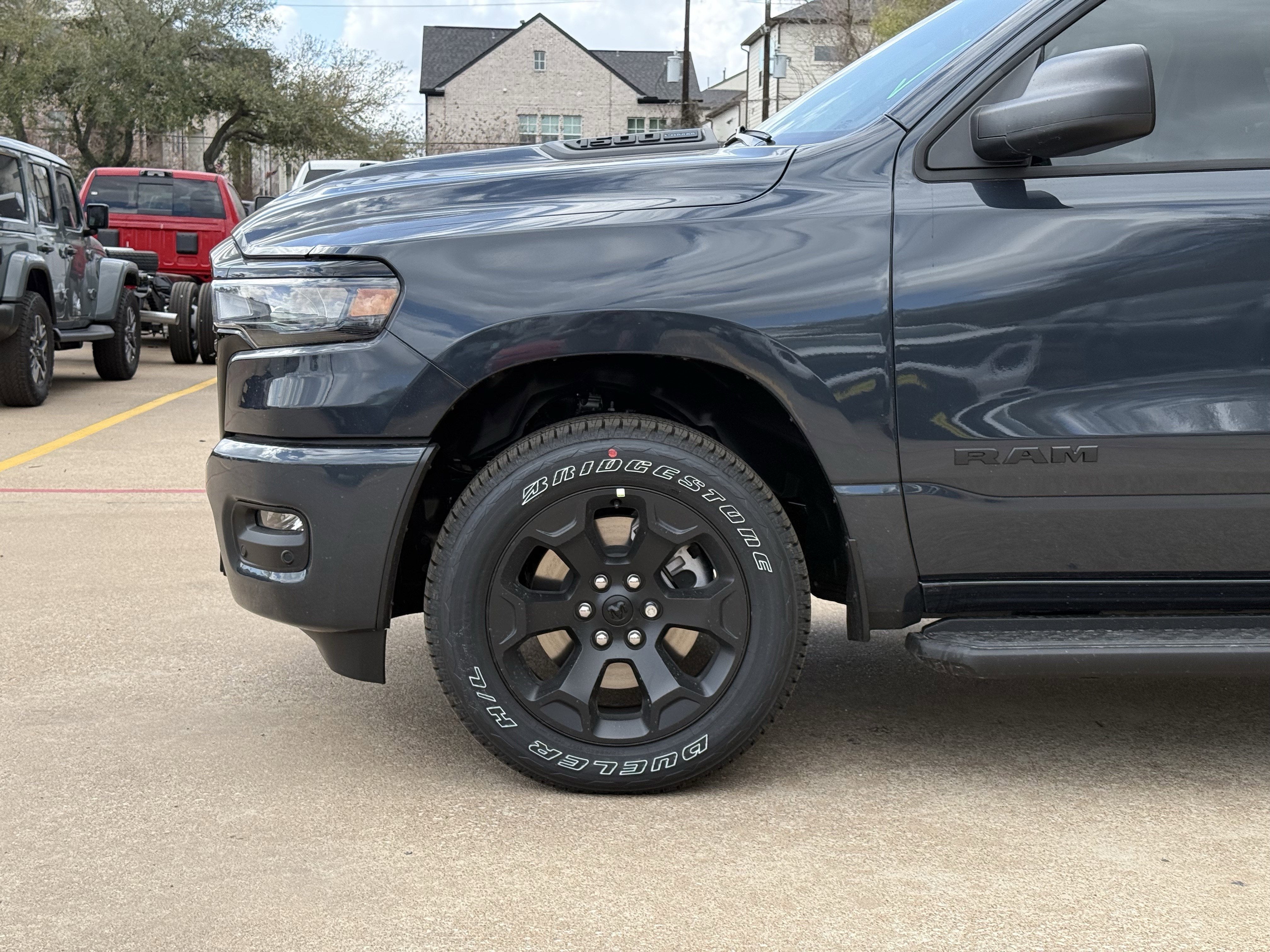 2026 RAM 1500 EXPRESS CREW CAB 4X4 5'7' BOX