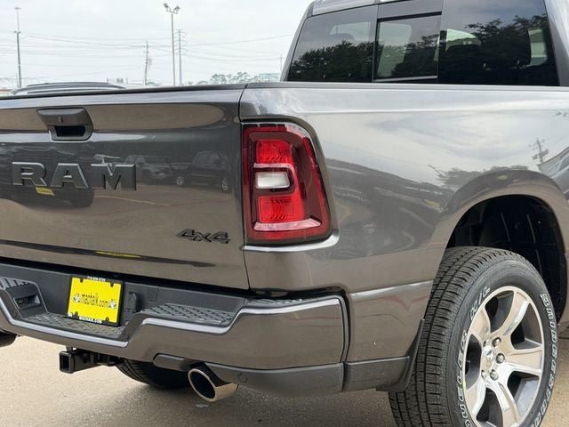 2026 RAM 1500 EXPRESS CREW CAB 4X4 5'7' BOX