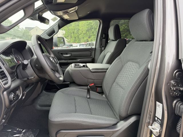 2026 RAM 1500 EXPRESS CREW CAB 4X4 5'7' BOX