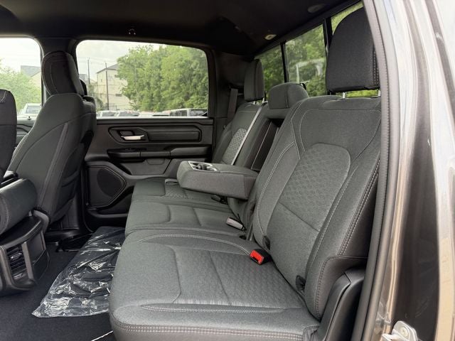 2026 RAM 1500 EXPRESS CREW CAB 4X4 5'7' BOX