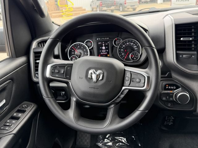 2026 RAM 1500 EXPRESS CREW CAB 4X4 5'7' BOX
