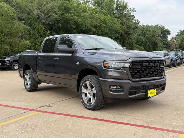 2026 RAM 1500 EXPRESS CREW CAB 4X4 5'7' BOX