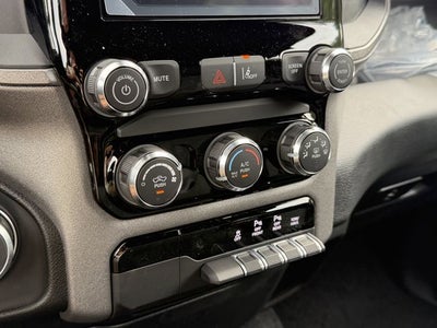 2026 RAM 1500 EXPRESS CREW CAB 4X4 5'7' BOX