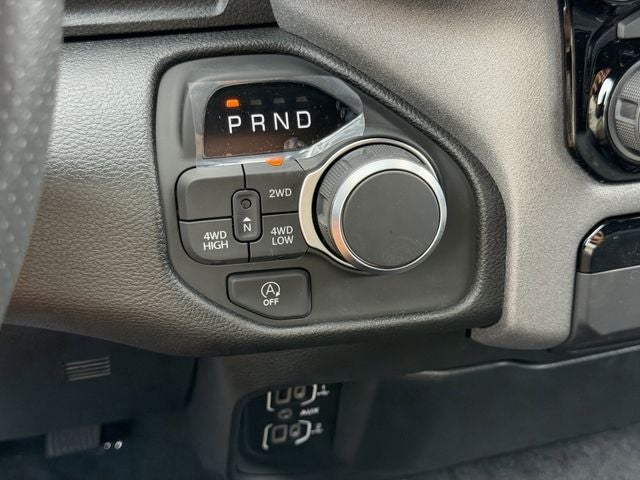 2026 RAM 1500 EXPRESS CREW CAB 4X4 5'7' BOX