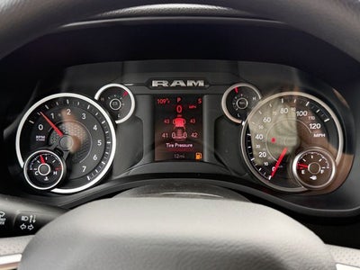 2026 RAM 1500 EXPRESS CREW CAB 4X4 5'7' BOX