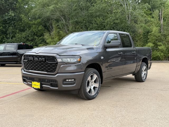 2026 RAM 1500 EXPRESS CREW CAB 4X4 5'7' BOX