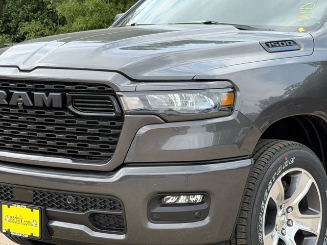2026 RAM 1500 EXPRESS CREW CAB 4X4 5'7' BOX