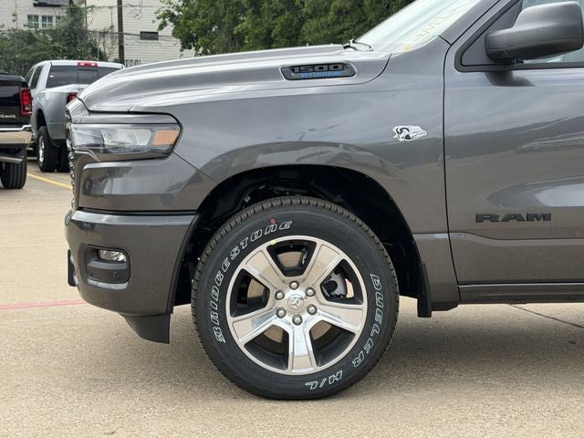 2026 RAM 1500 EXPRESS CREW CAB 4X4 5'7' BOX