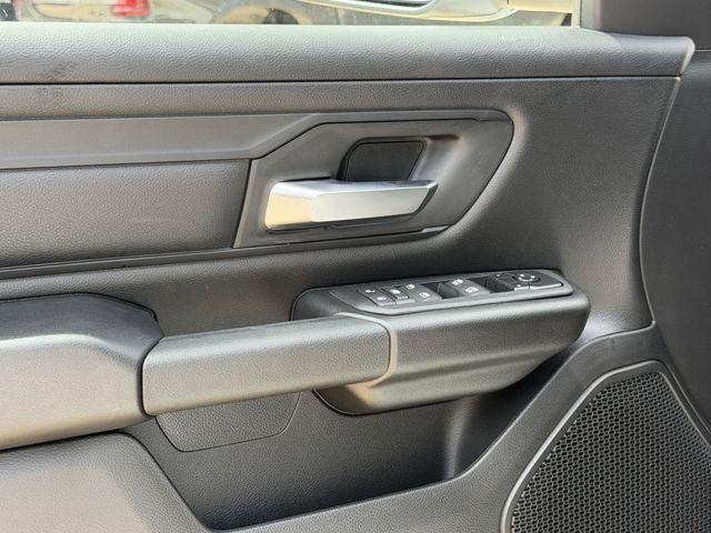 2026 RAM 1500 EXPRESS CREW CAB 4X4 5'7' BOX