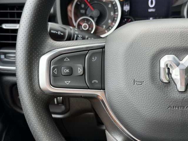 2026 RAM 1500 EXPRESS CREW CAB 4X4 5'7' BOX