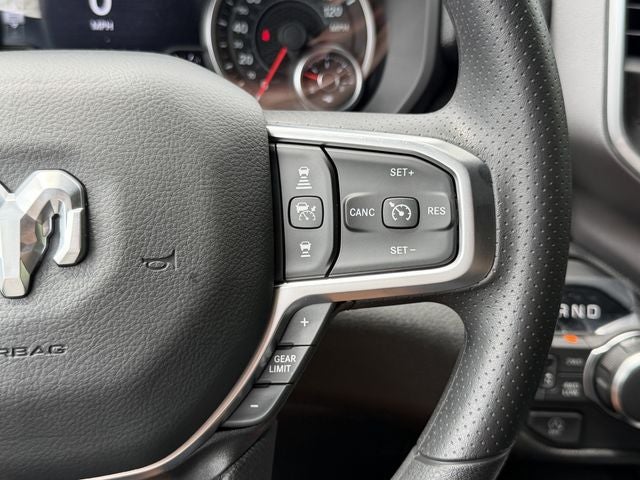 2026 RAM 1500 EXPRESS CREW CAB 4X4 5'7' BOX