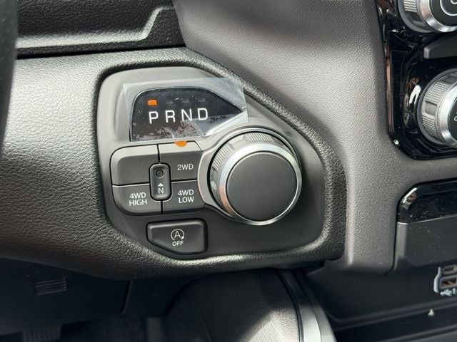 2026 RAM 1500 EXPRESS CREW CAB 4X4 5'7' BOX